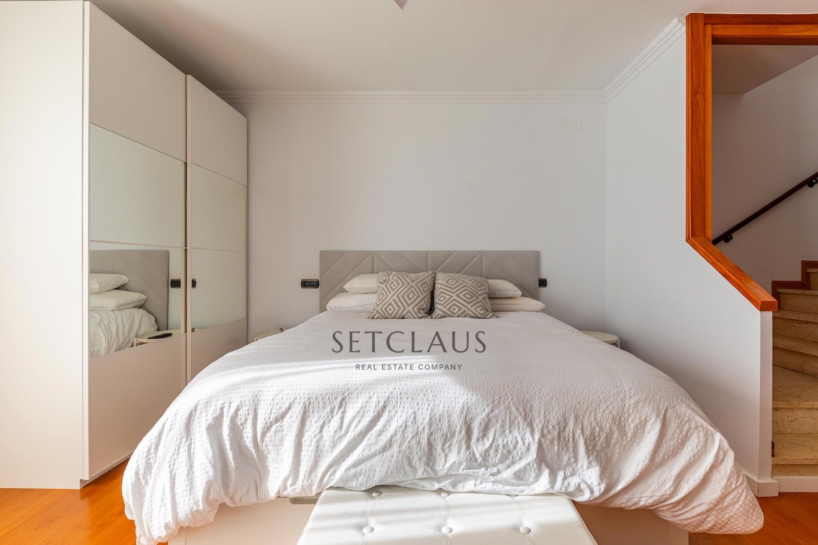 Comprar Dúplex en segunda línea de mar con vistas panorámicas y 2 plazas de garaje en Premià de Mar. foto 20