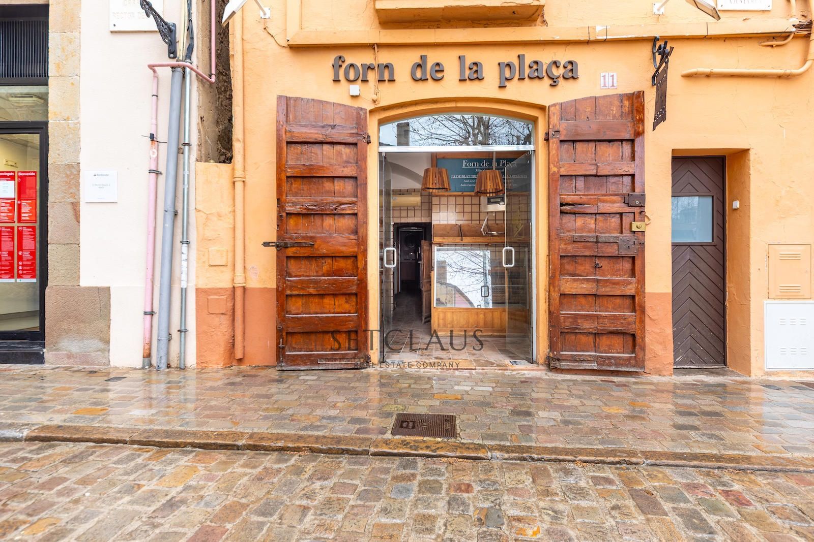 Comprar Local Comercial en el centro de Alella foto 1