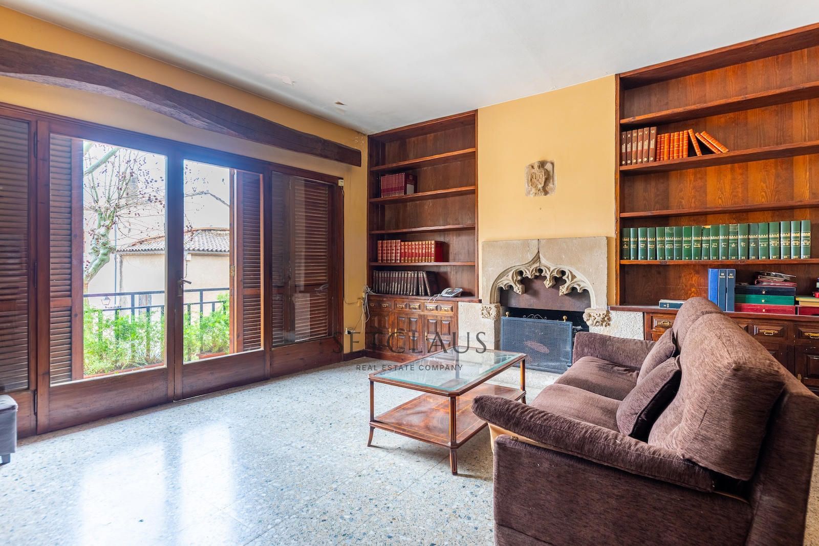 Inmueble Propiedad única en la Plaza del Ayuntamiento de Alella con dos terrazas privadas foto 3