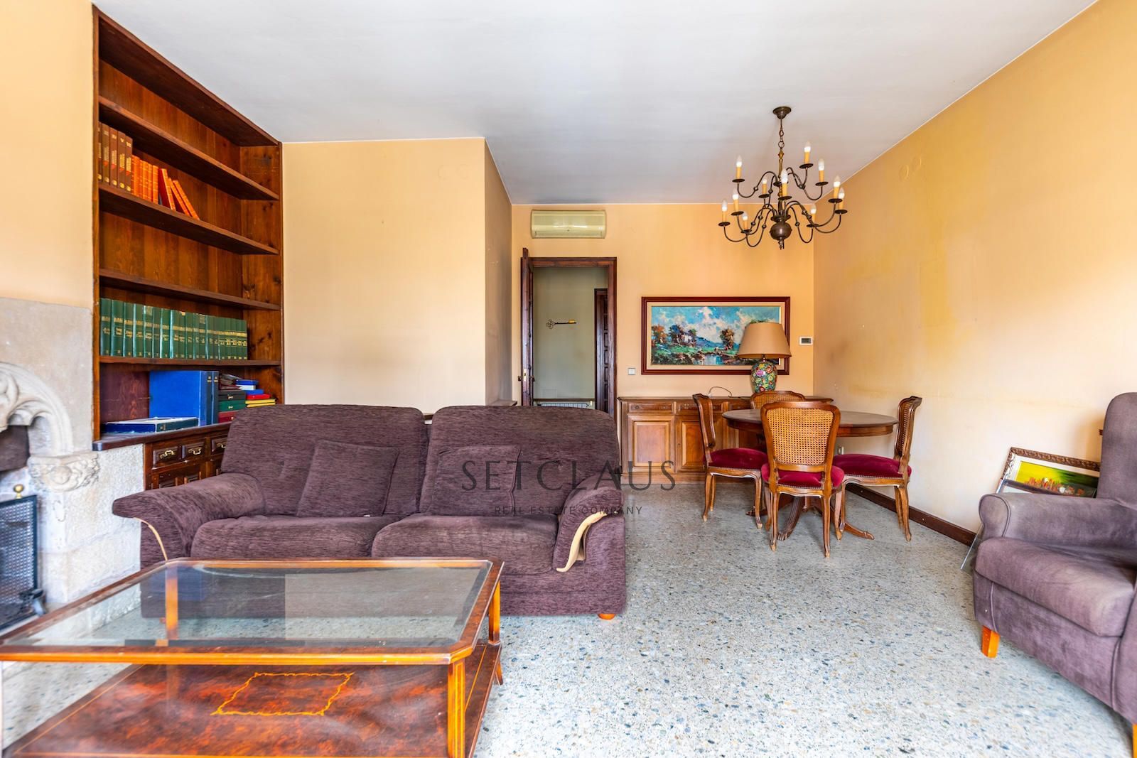 Inmueble Propiedad única en la Plaza del Ayuntamiento de Alella con dos terrazas privadas foto 4