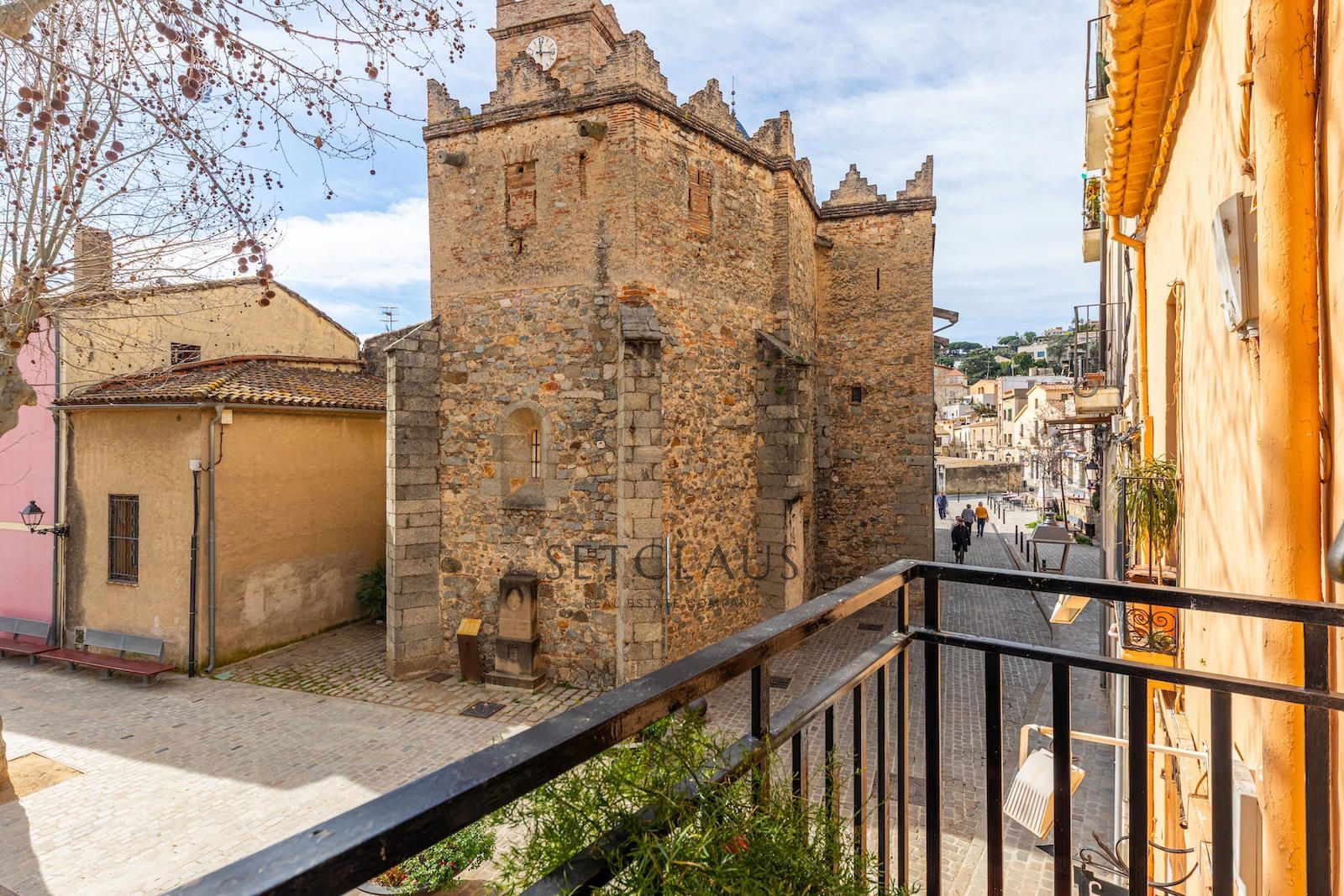Inmueble Propiedad única en la Plaza del Ayuntamiento de Alella con dos terrazas privadas foto 8