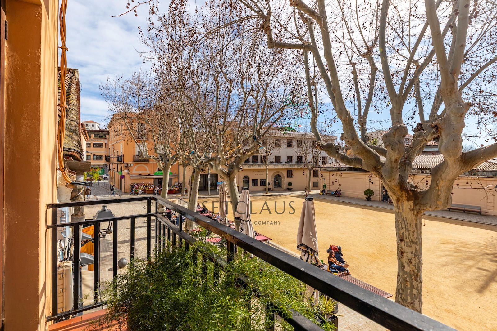 Inmueble Propiedad única en la Plaza del Ayuntamiento de Alella con dos terrazas privadas foto 9