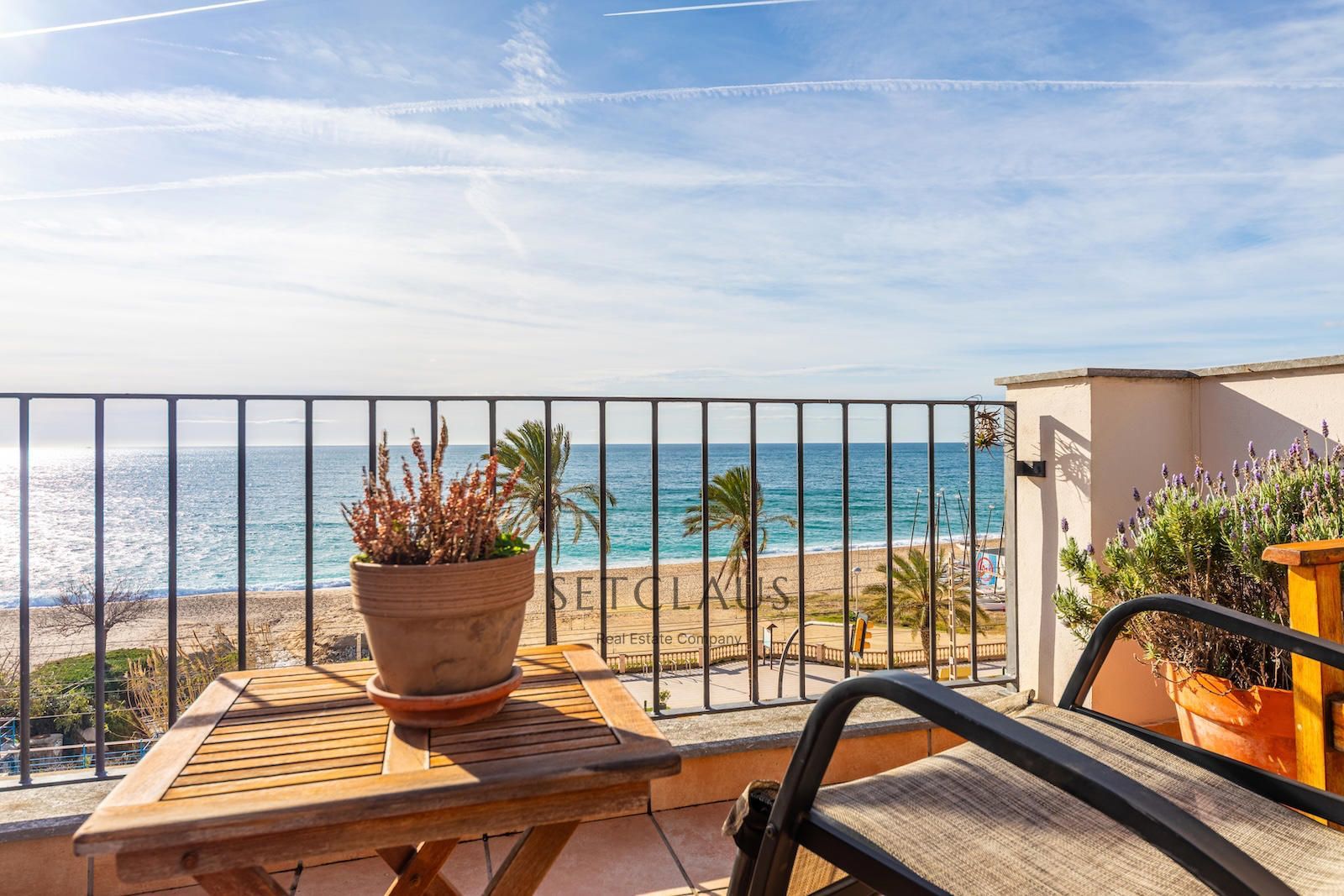 Comprar Adosada en primera línea de mar con vistas panorámicas y parking en El Masnou foto 3