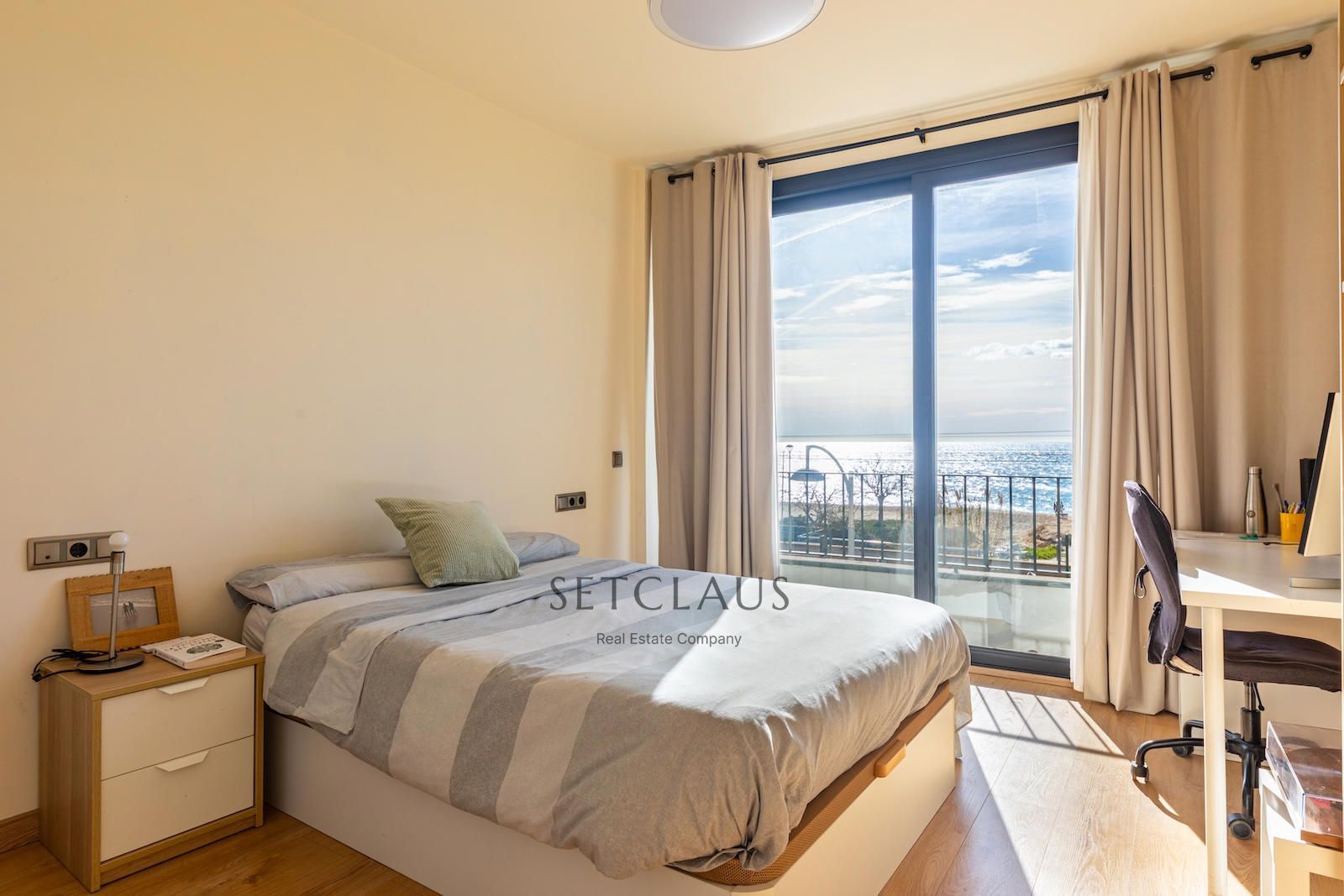 Comprar Adosada en primera línea de mar con vistas panorámicas y parking en El Masnou foto 31