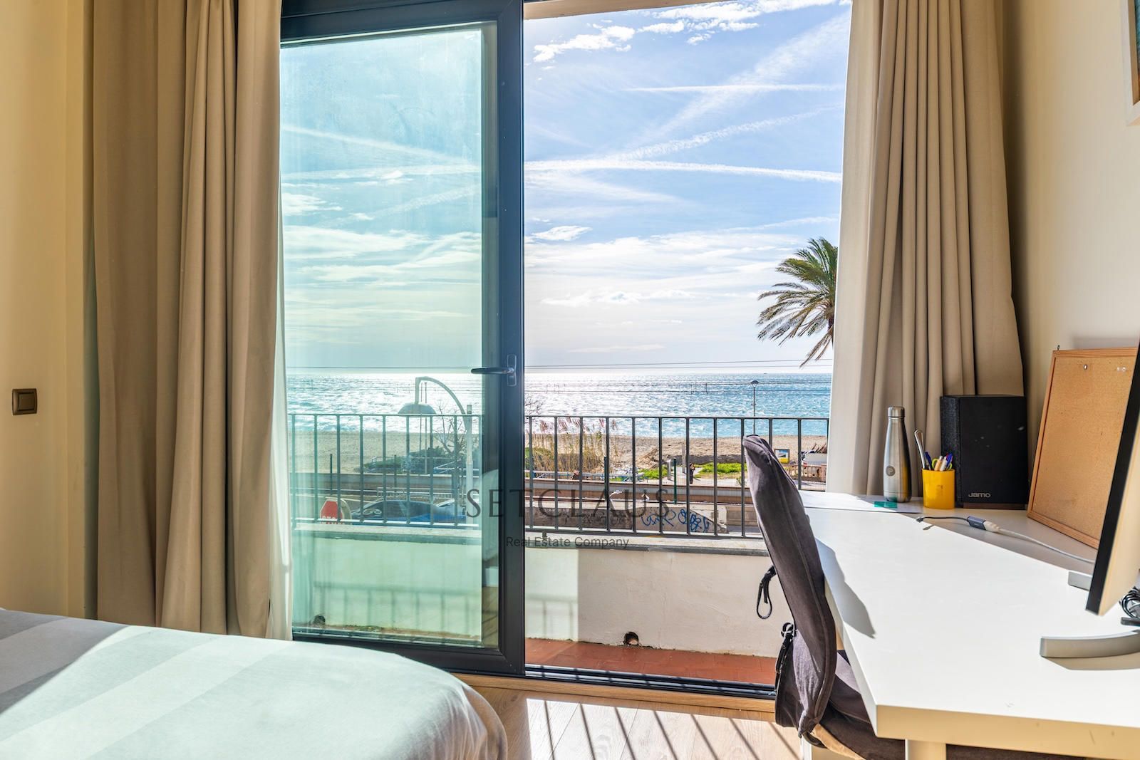 Comprar Adosada en primera línea de mar con vistas panorámicas y parking en El Masnou foto 34