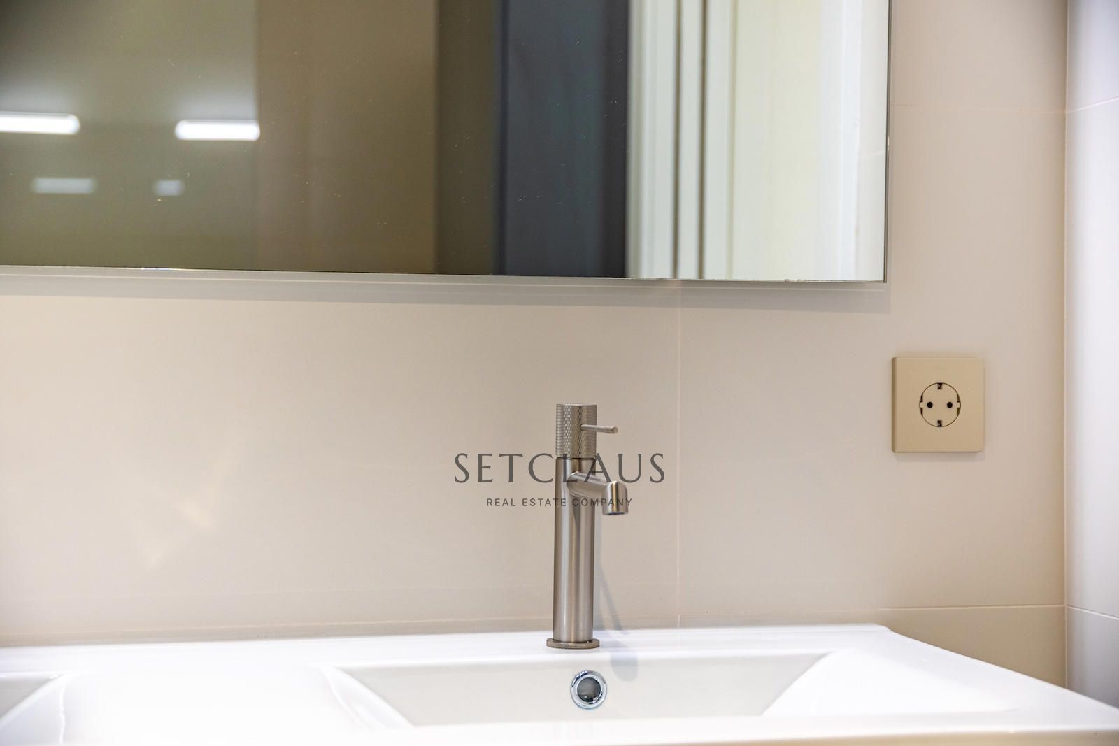 Comprar Impecable y moderno, con altas calidades y gran ubicación foto 48