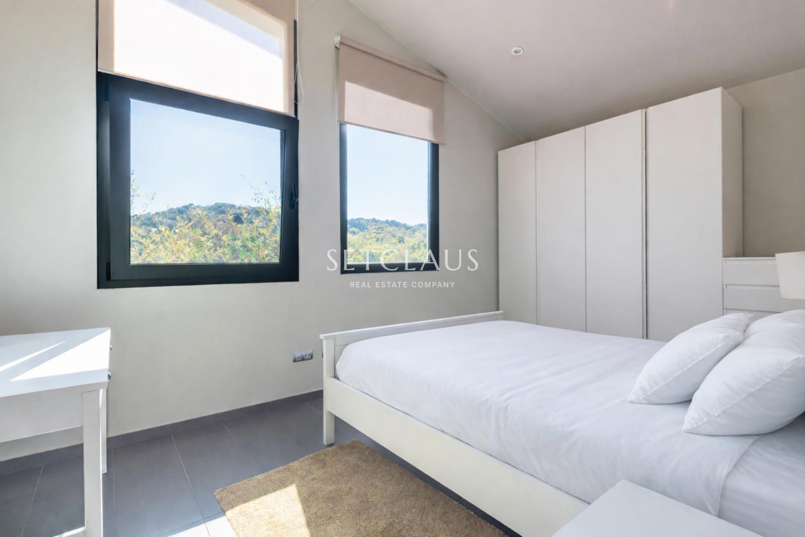 Comprar Diseño, luz y exclusividad: villa moderna con piscina y amplios espacios foto 39