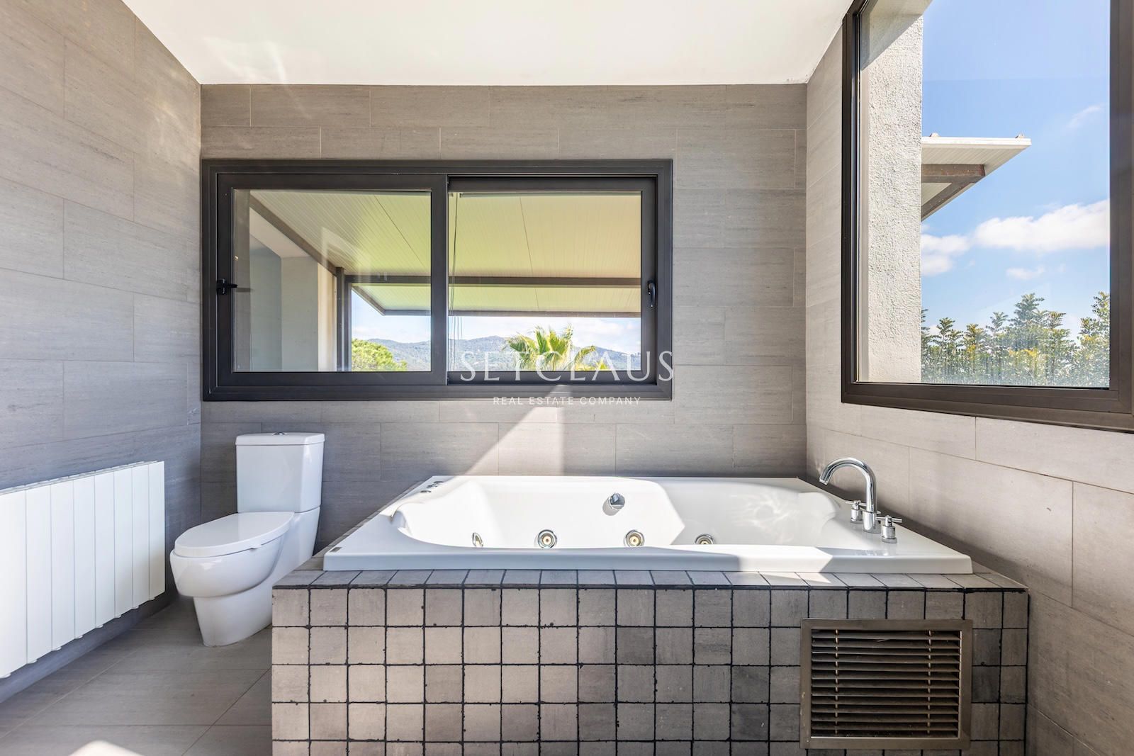 Comprar Diseño, luz y exclusividad: villa moderna con piscina y amplios espacios foto 33