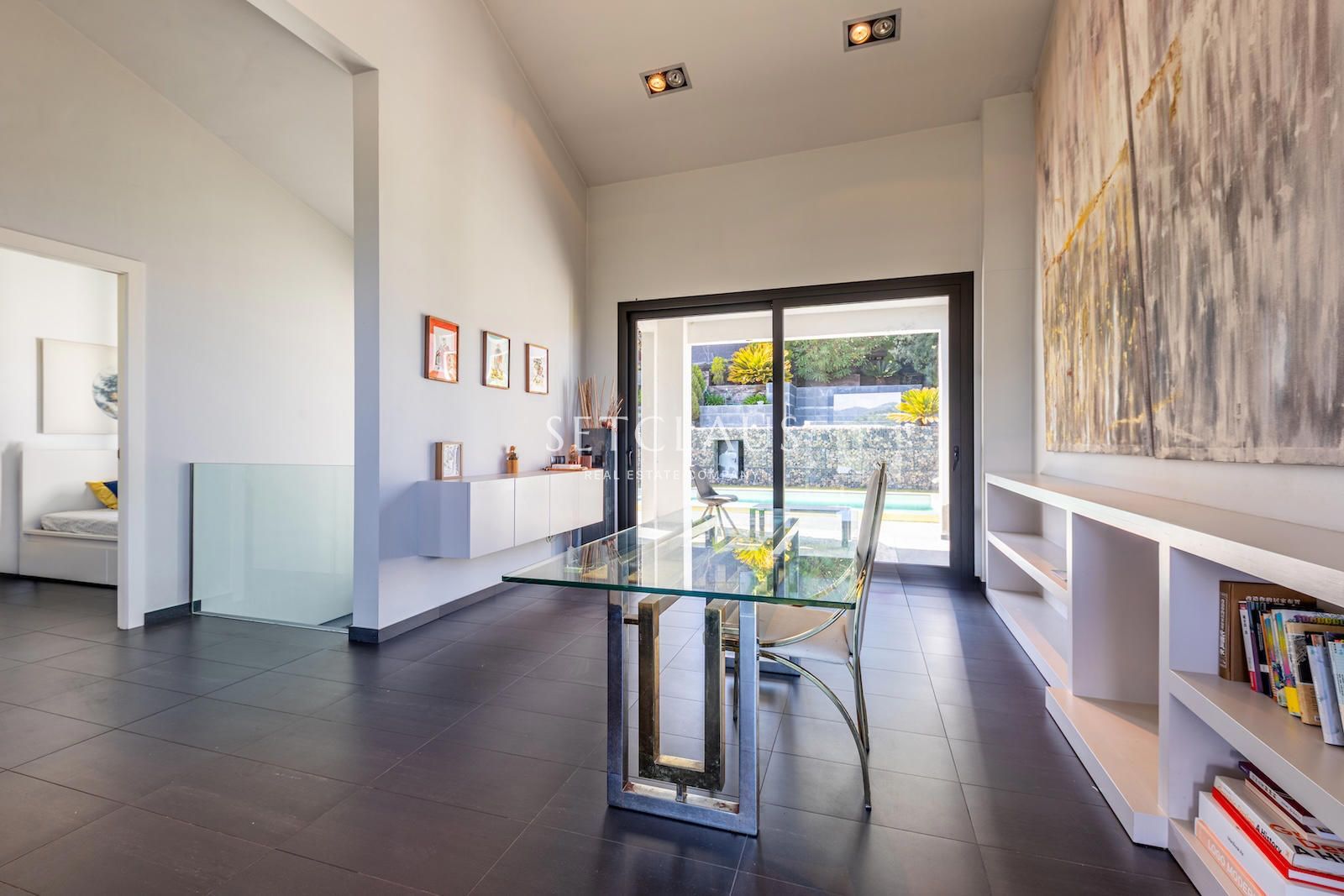 Comprar Diseño, luz y exclusividad: villa moderna con piscina y amplios espacios foto 35