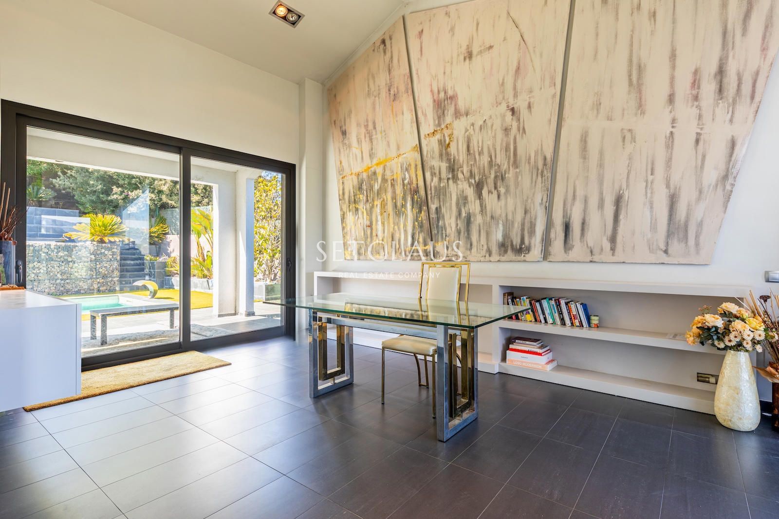 Comprar Diseño, luz y exclusividad: villa moderna con piscina y amplios espacios foto 37