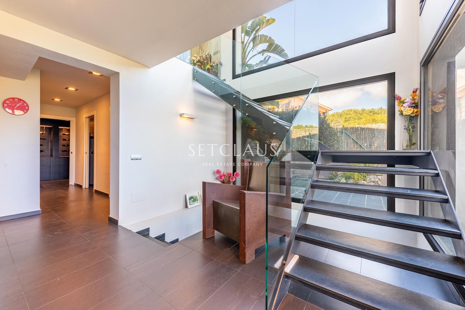 Comprar Diseño, luz y exclusividad: villa moderna con piscina y amplios espacios foto 17