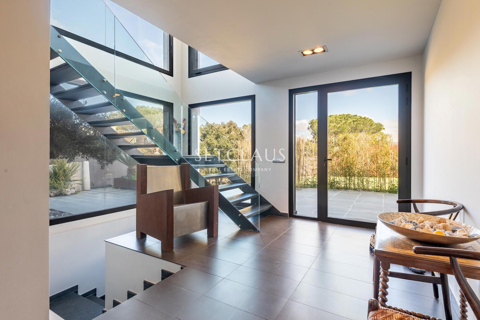 Comprar Diseño, luz y exclusividad: villa moderna con piscina y amplios espacios foto 16