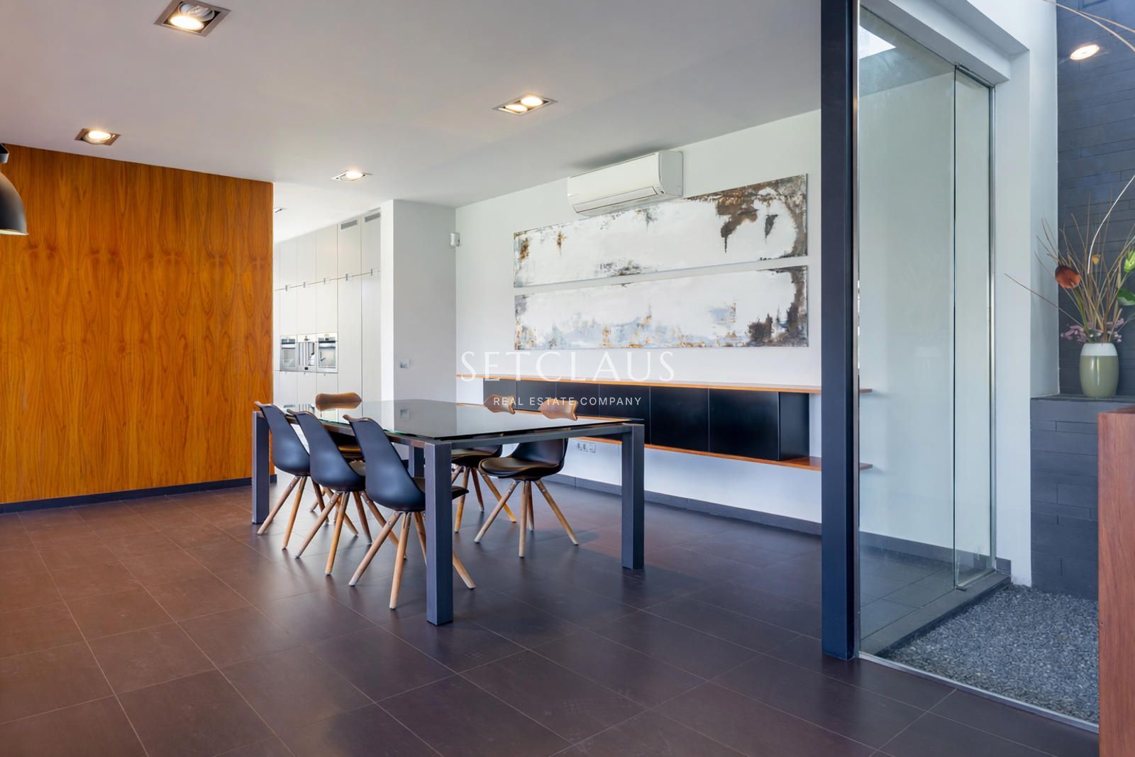 Comprar Diseño, luz y exclusividad: villa moderna con piscina y amplios espacios foto 19