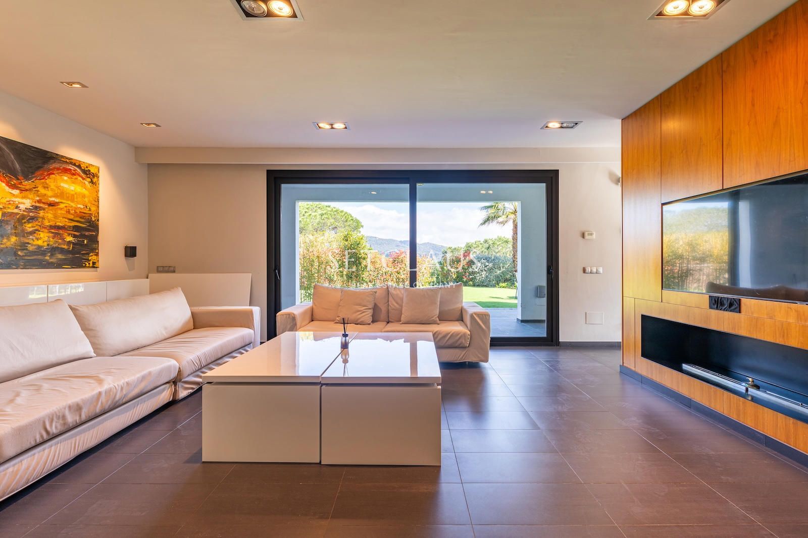 Comprar Diseño, luz y exclusividad: villa moderna con piscina y amplios espacios foto 21