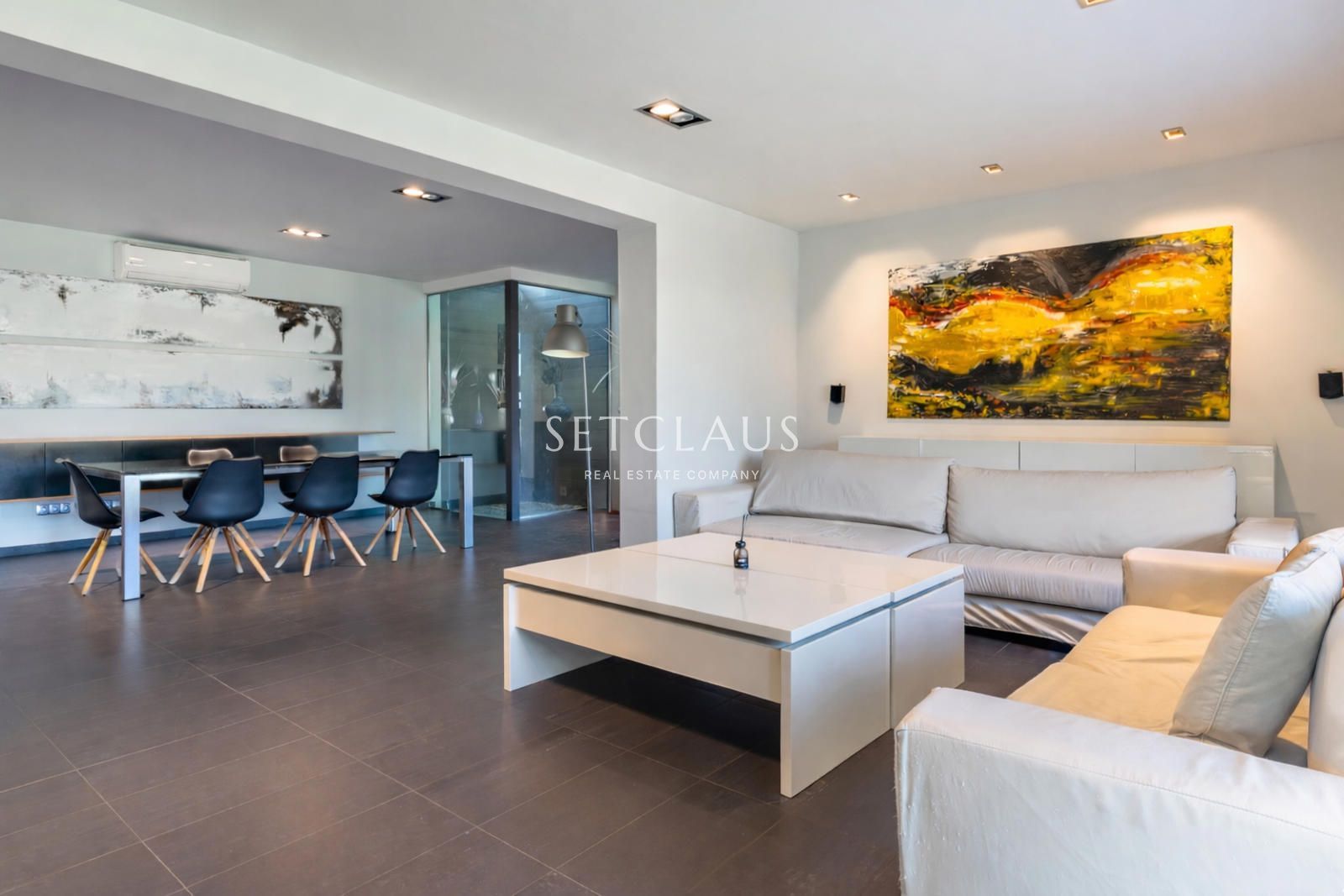 Comprar Diseño, luz y exclusividad: villa moderna con piscina y amplios espacios foto 20