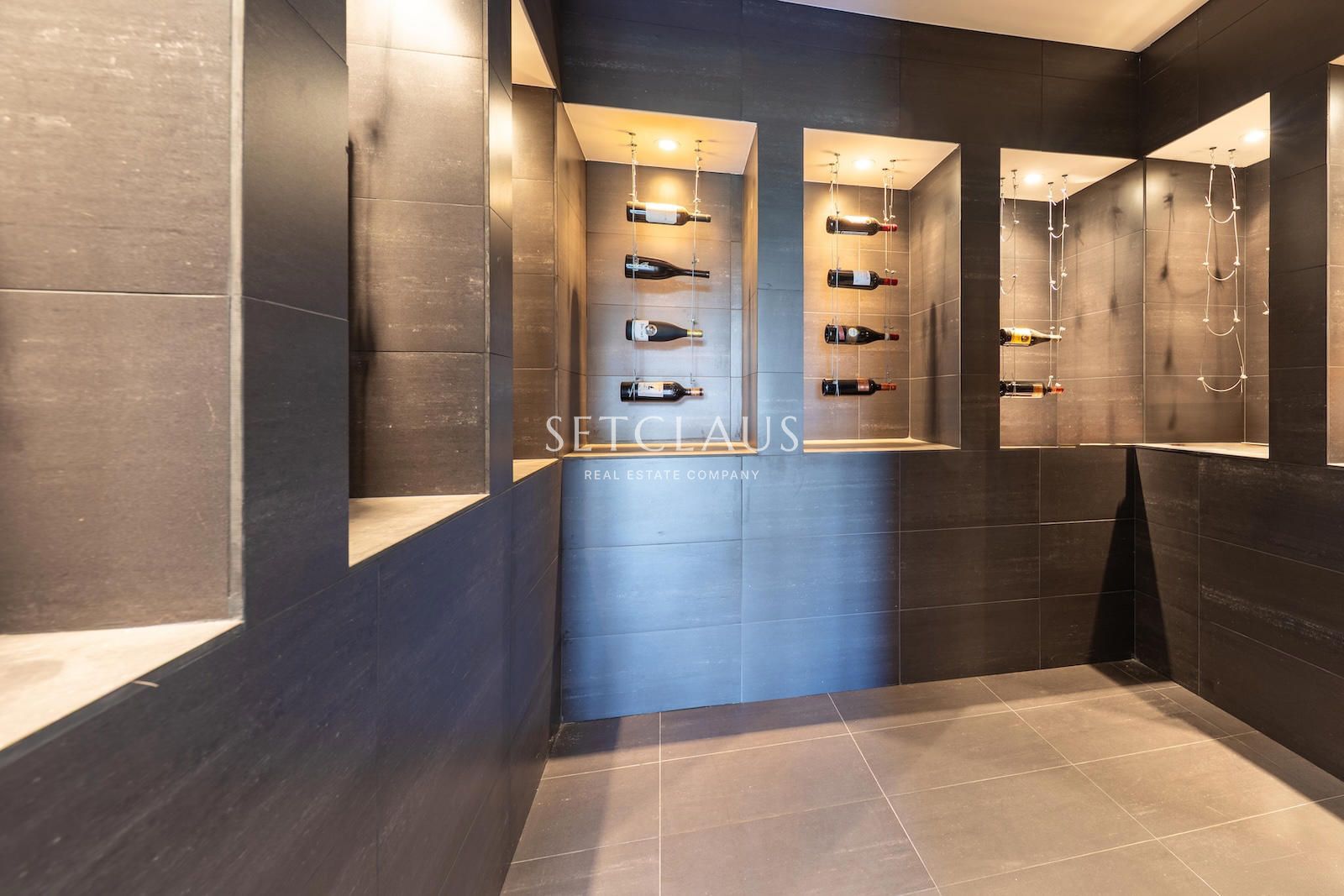 Comprar Diseño, luz y exclusividad: villa moderna con piscina y amplios espacios foto 44