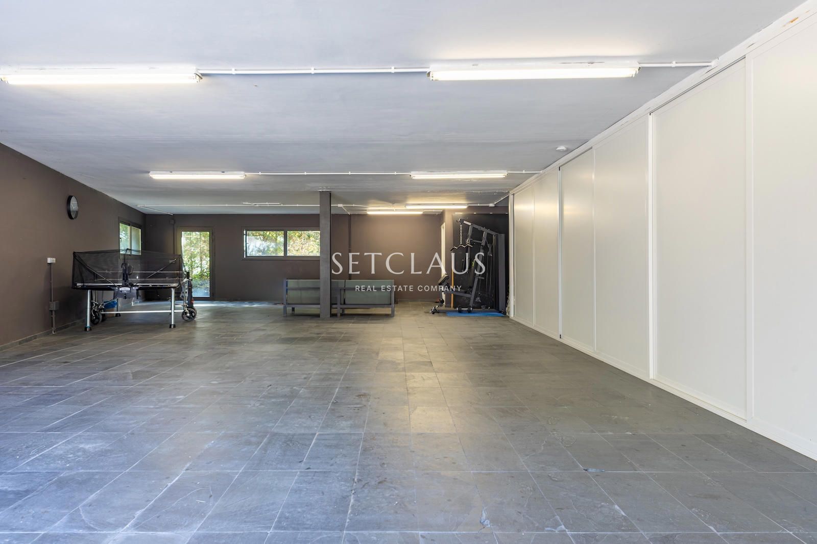 Comprar Diseño, luz y exclusividad: villa moderna con piscina y amplios espacios foto 46