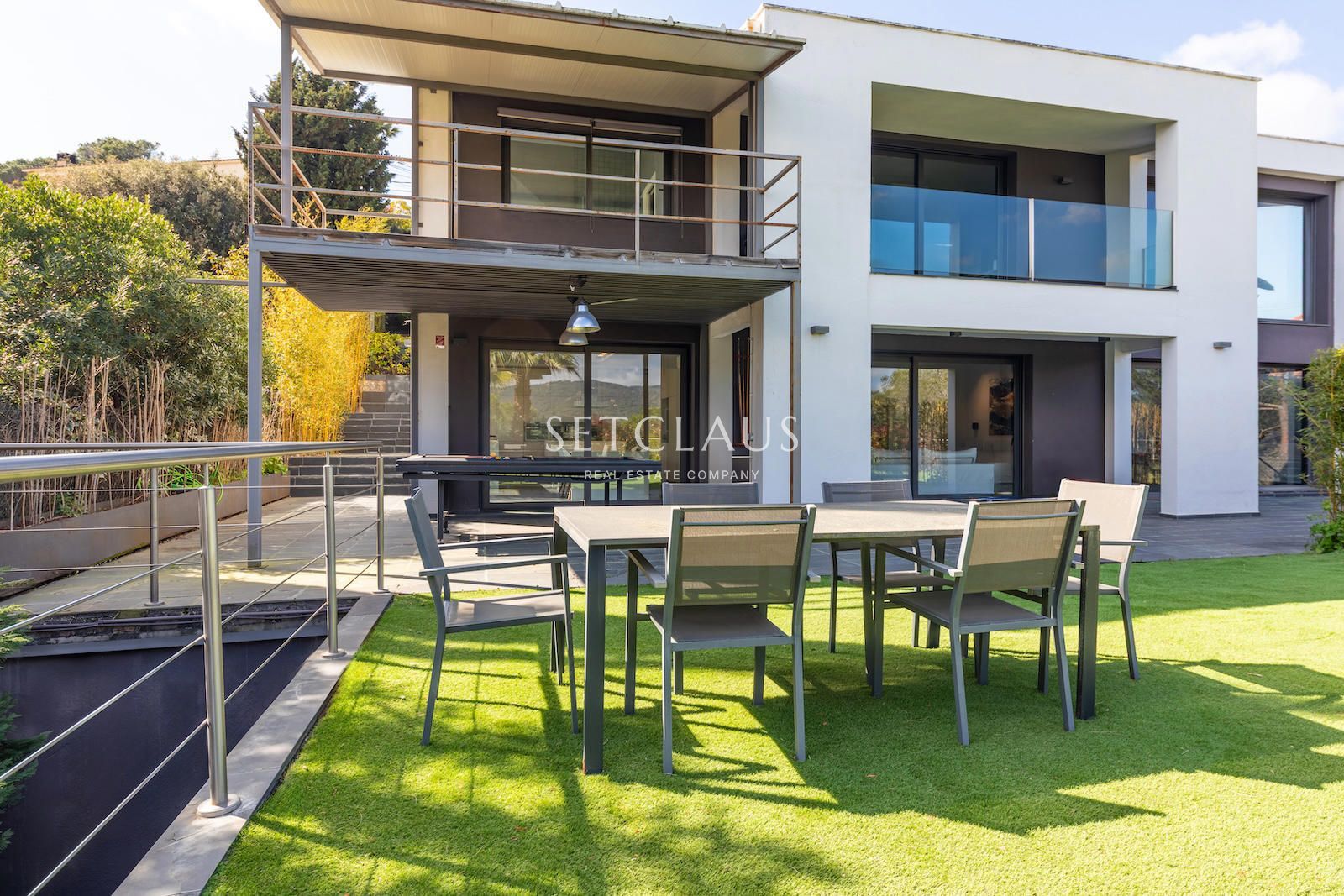 Comprar Diseño, luz y exclusividad: villa moderna con piscina y amplios espacios foto 6