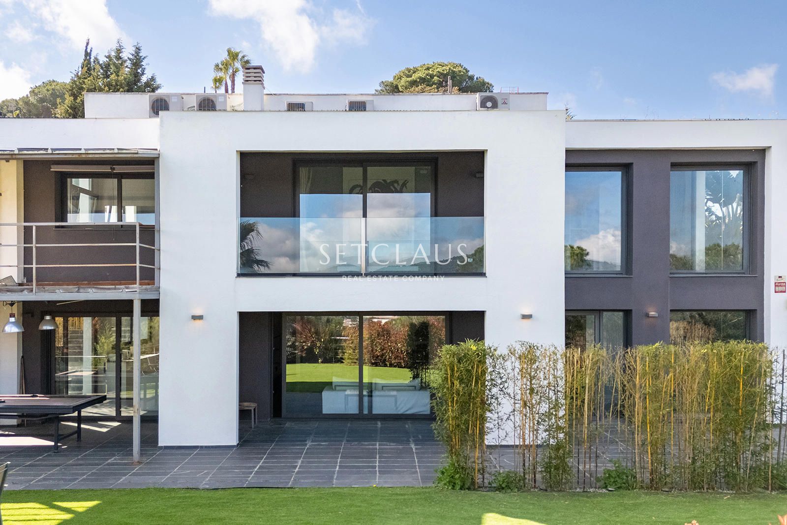 Comprar Diseño, luz y exclusividad: villa moderna con piscina y amplios espacios foto 7