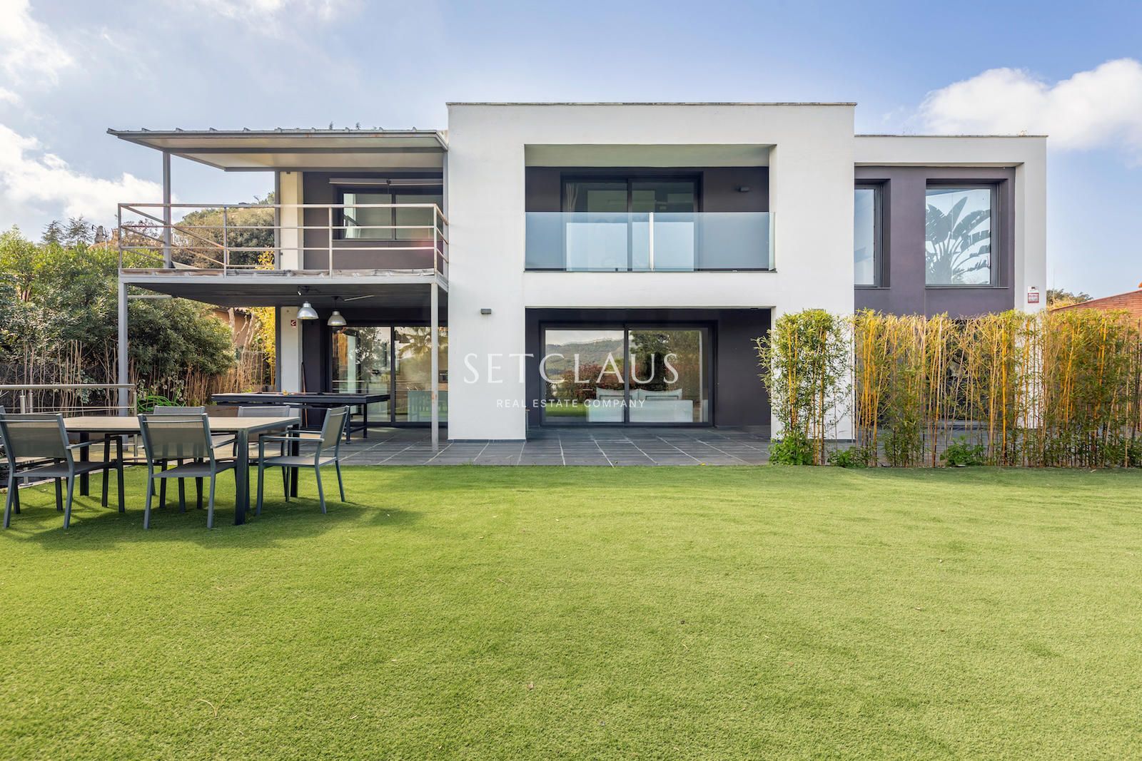 Comprar Diseño, luz y exclusividad: villa moderna con piscina y amplios espacios foto 10