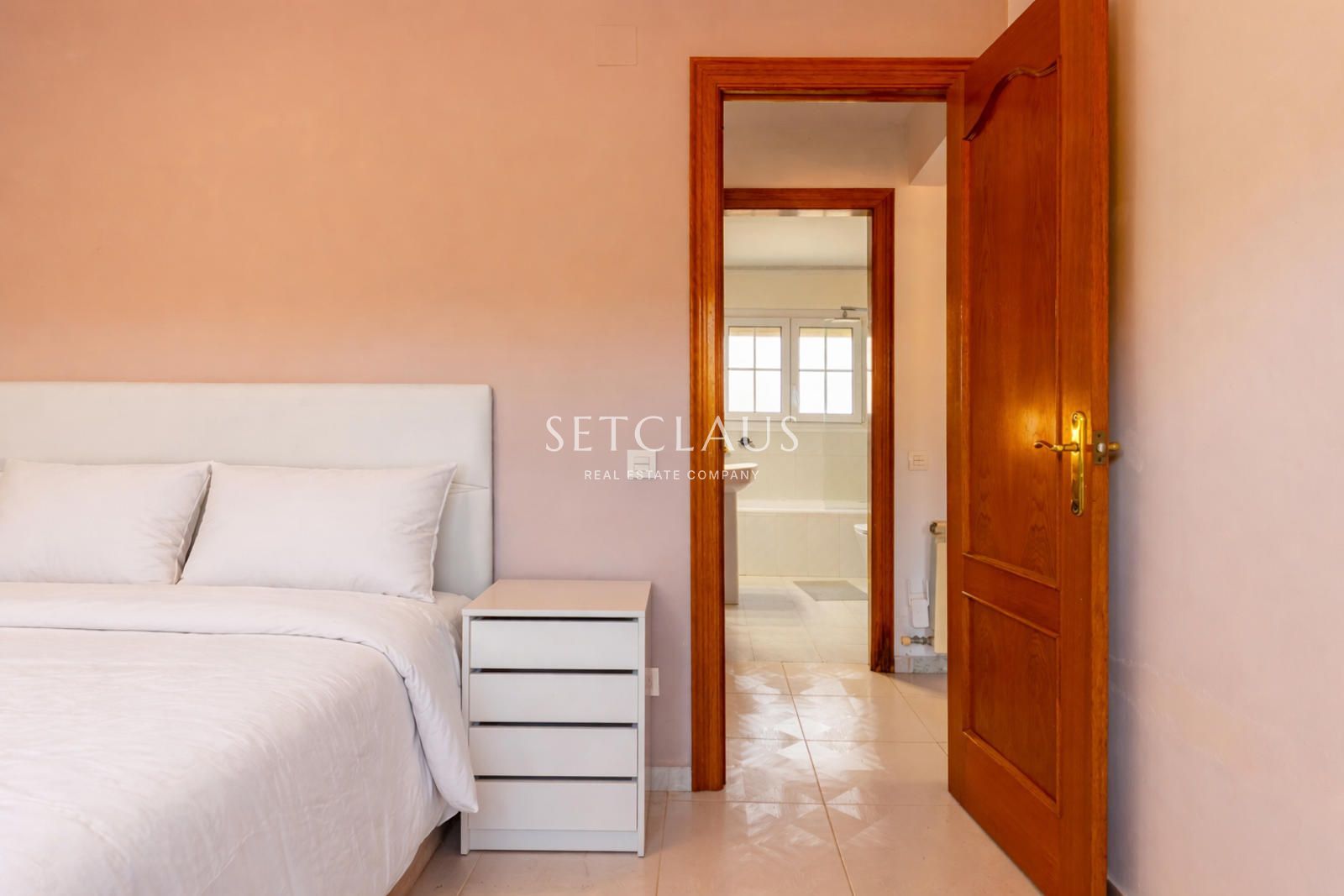 Comprar Chalet independiente con espectaculares vistas panorámicas al mar en Alella foto 34