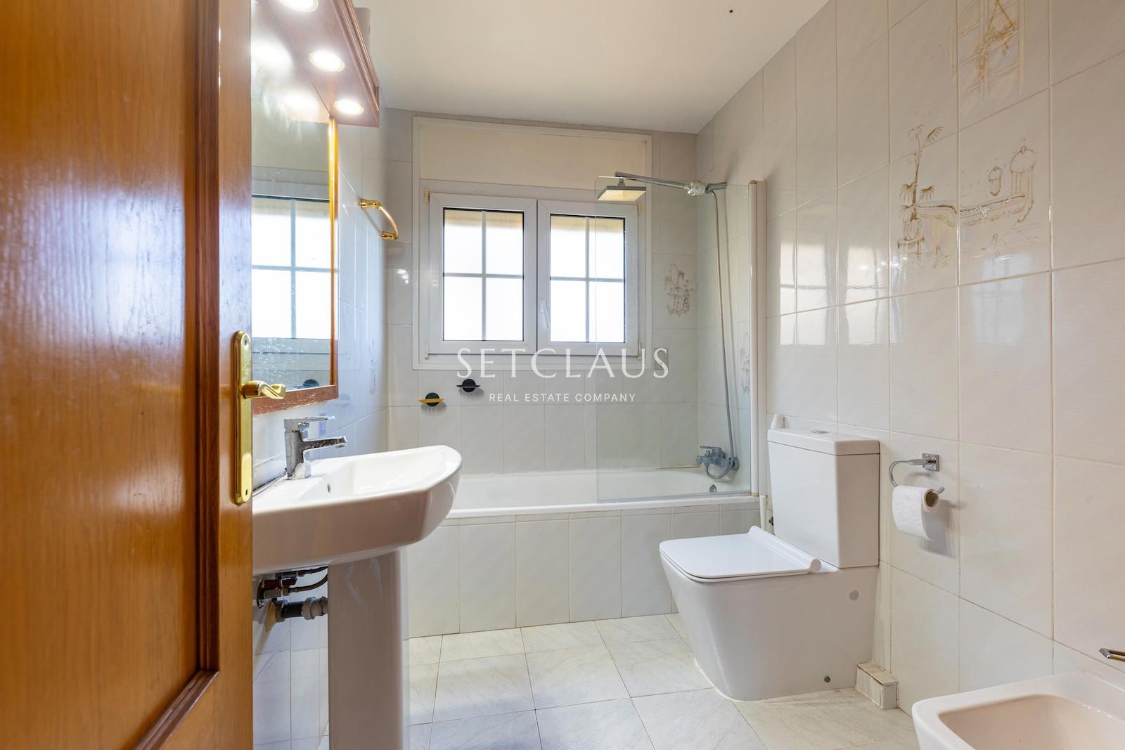 Comprar Chalet independiente con espectaculares vistas panorámicas al mar en Alella foto 29