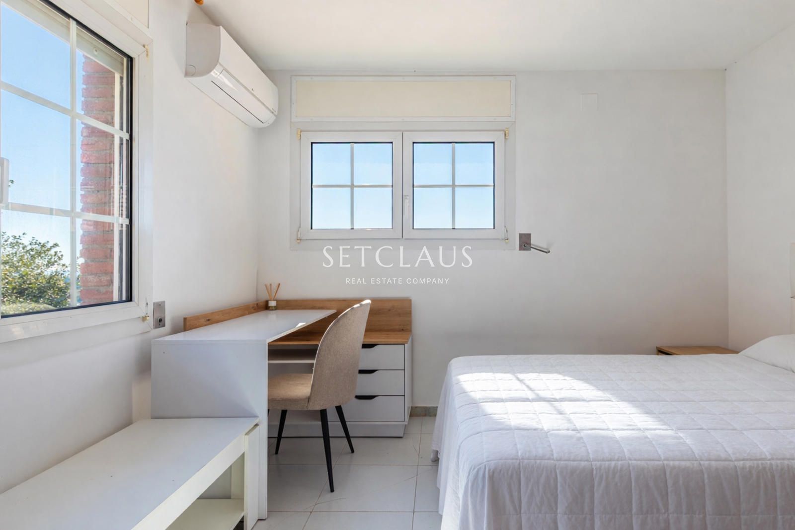 Comprar Chalet independiente con espectaculares vistas panorámicas al mar en Alella foto 26