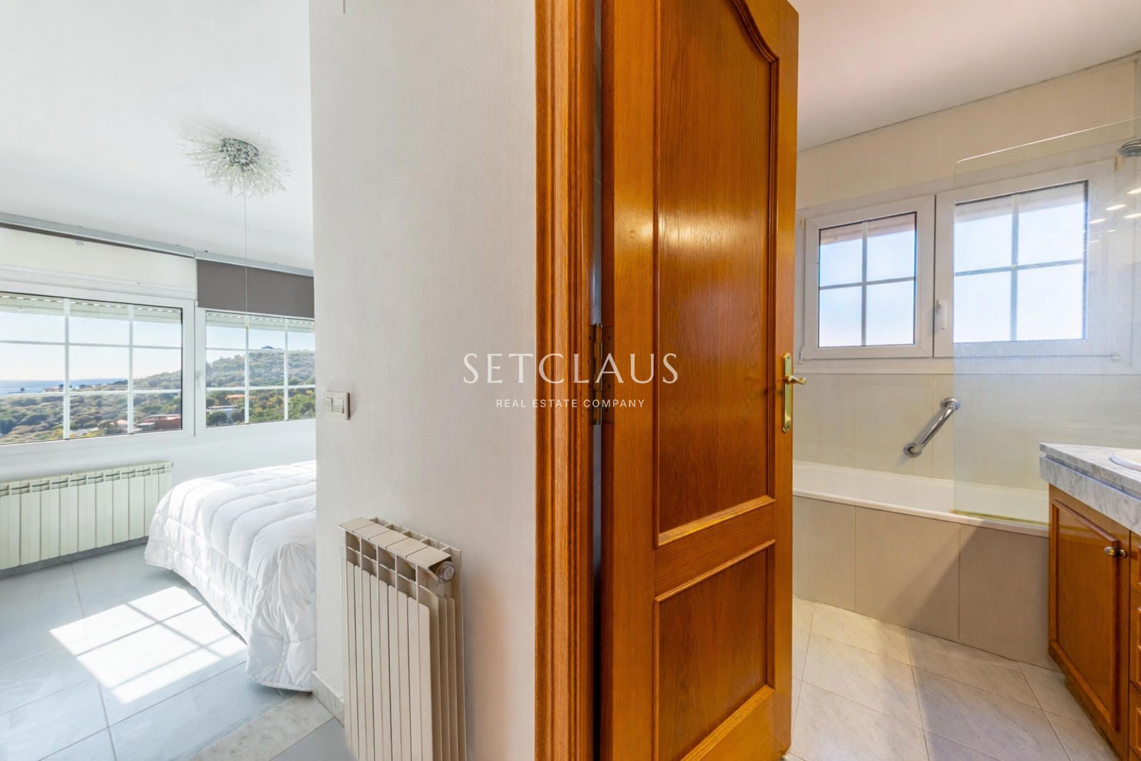 Comprar Chalet independiente con espectaculares vistas panorámicas al mar en Alella foto 28