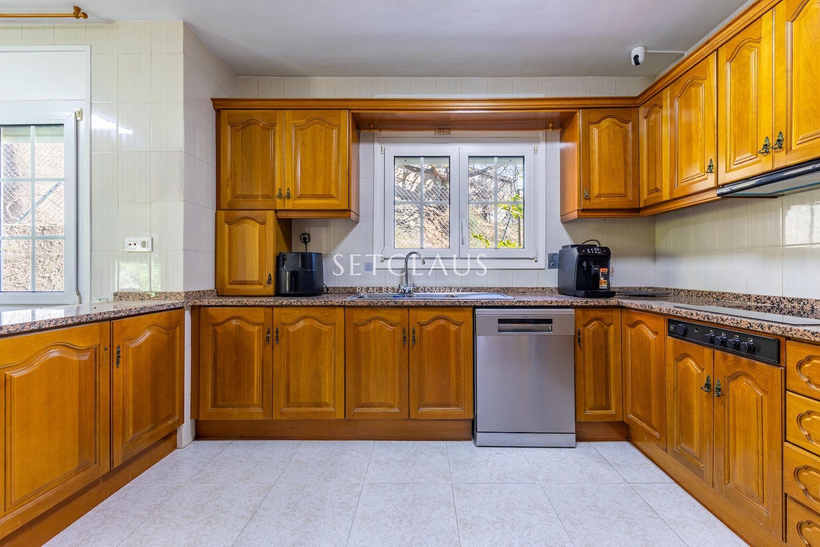 Comprar Chalet independiente con espectaculares vistas panorámicas al mar en Alella foto 20