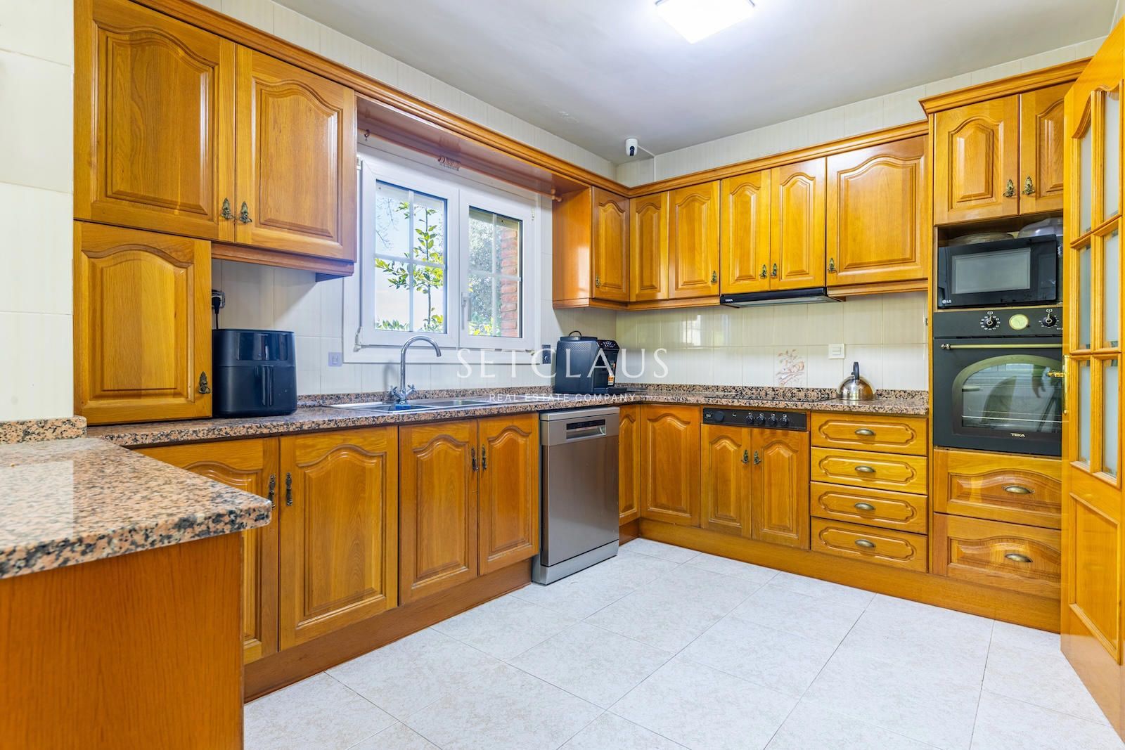 Comprar Chalet independiente con espectaculares vistas panorámicas al mar en Alella foto 23