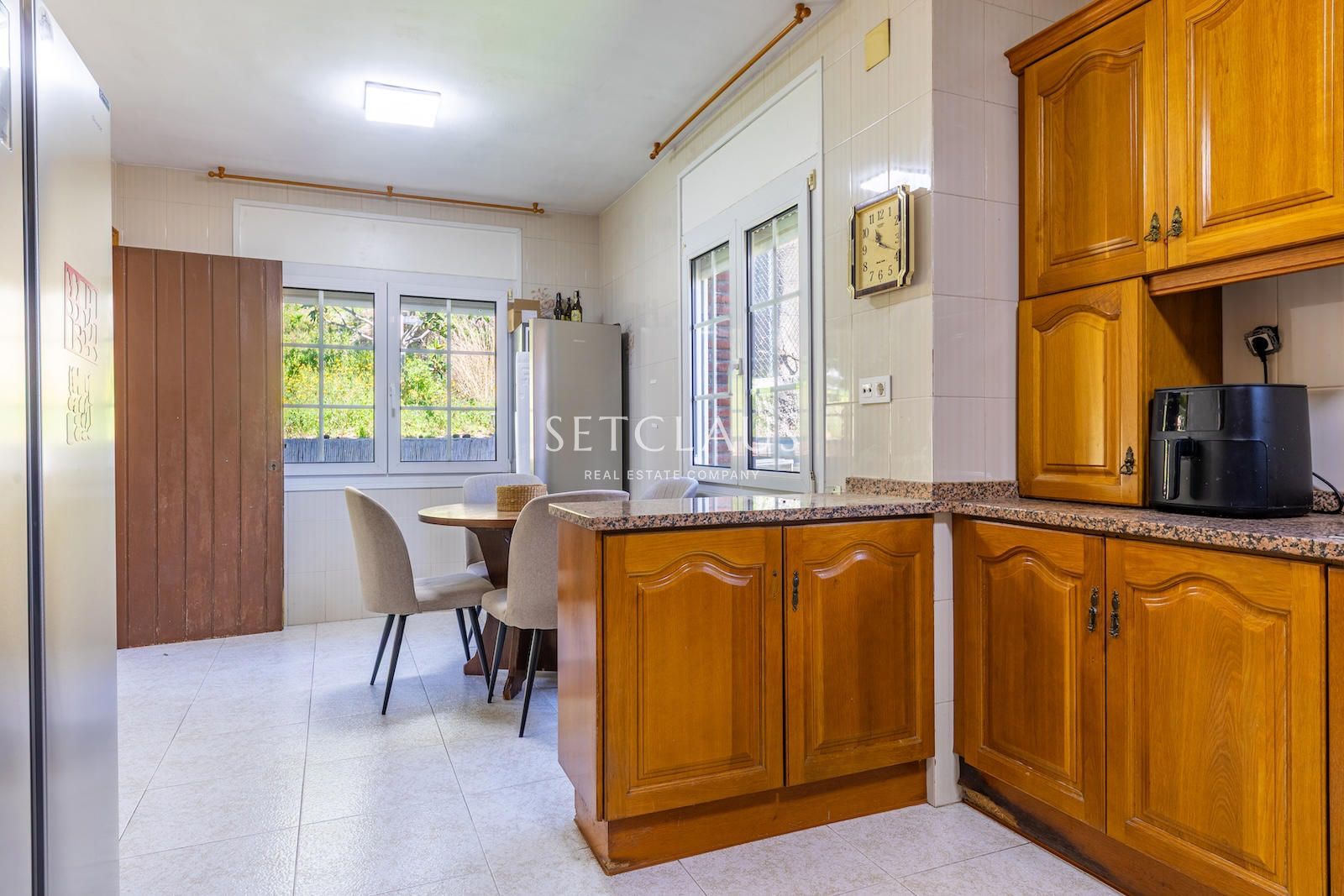 Comprar Chalet independiente con espectaculares vistas panorámicas al mar en Alella foto 21