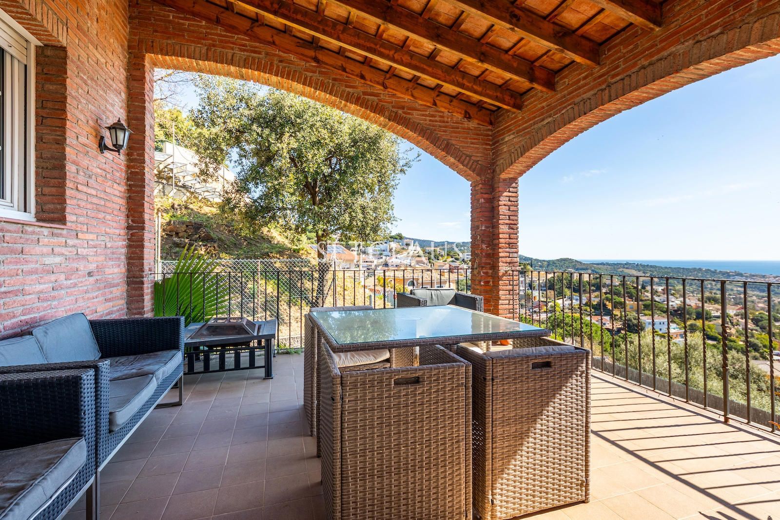 Comprar Chalet independiente con espectaculares vistas panorámicas al mar en Alella foto 15