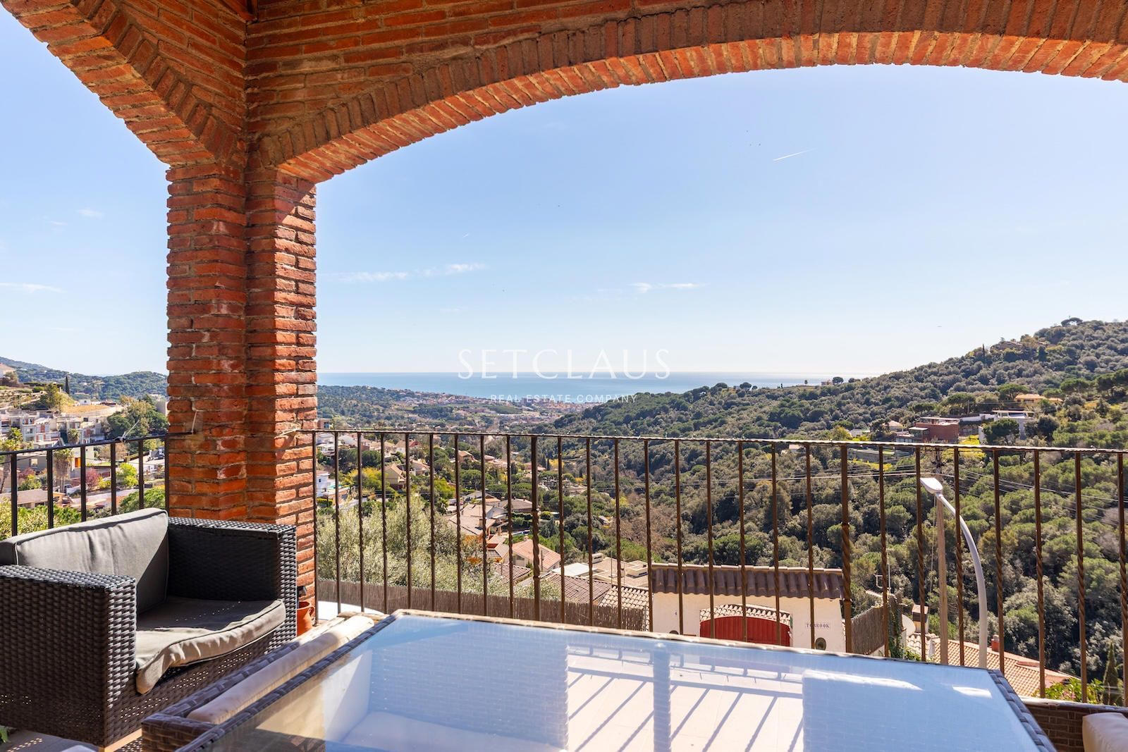 Comprar Chalet independiente con espectaculares vistas panorámicas al mar en Alella foto 16