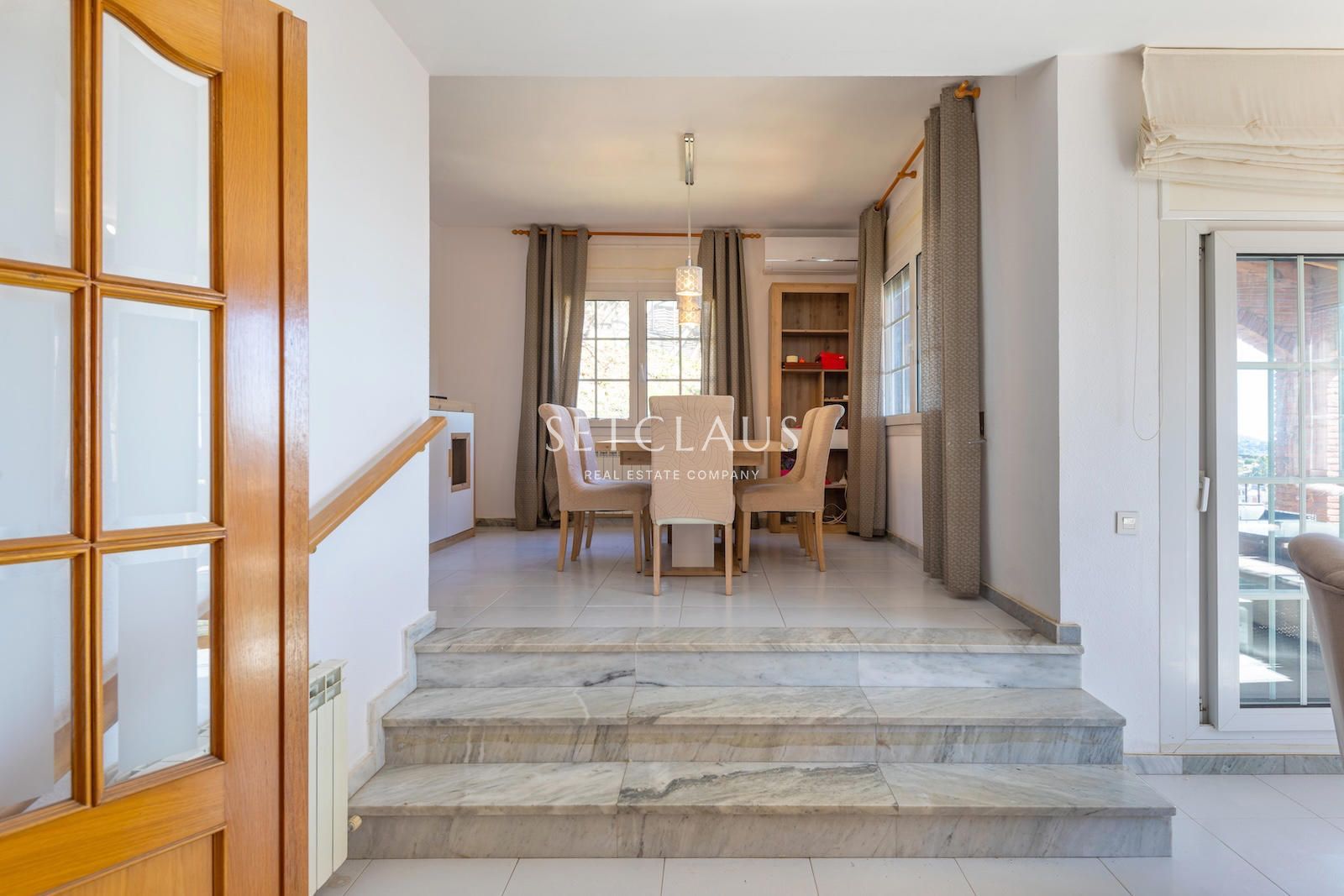 Comprar Chalet independiente con espectaculares vistas panorámicas al mar en Alella foto 10