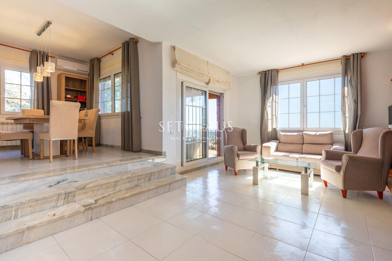 Comprar Chalet independiente con espectaculares vistas panorámicas al mar en Alella foto 3