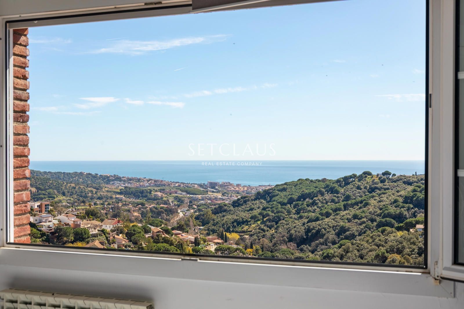Comprar Chalet independiente con espectaculares vistas panorámicas al mar en Alella foto 32