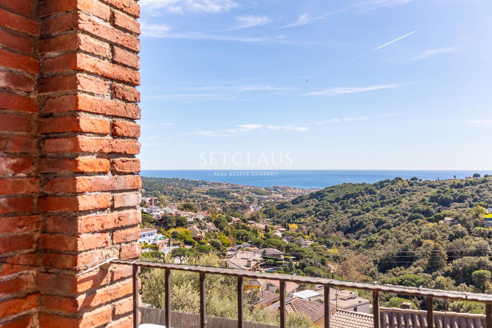 Comprar Chalet independiente con espectaculares vistas panorámicas al mar en Alella foto 17