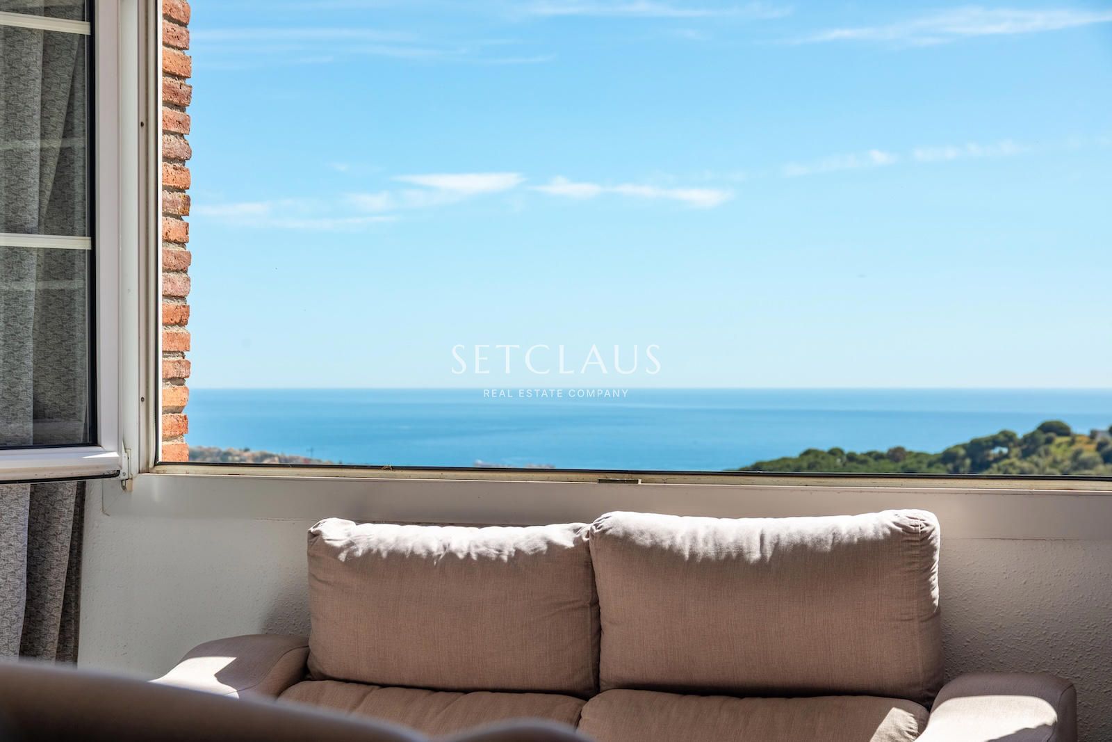 Comprar Chalet independiente con espectaculares vistas panorámicas al mar en Alella foto 8