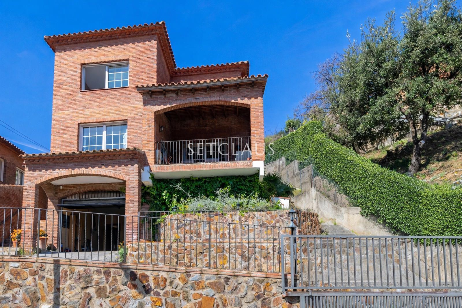 Comprar Chalet independiente con espectaculares vistas panorámicas al mar en Alella foto 4