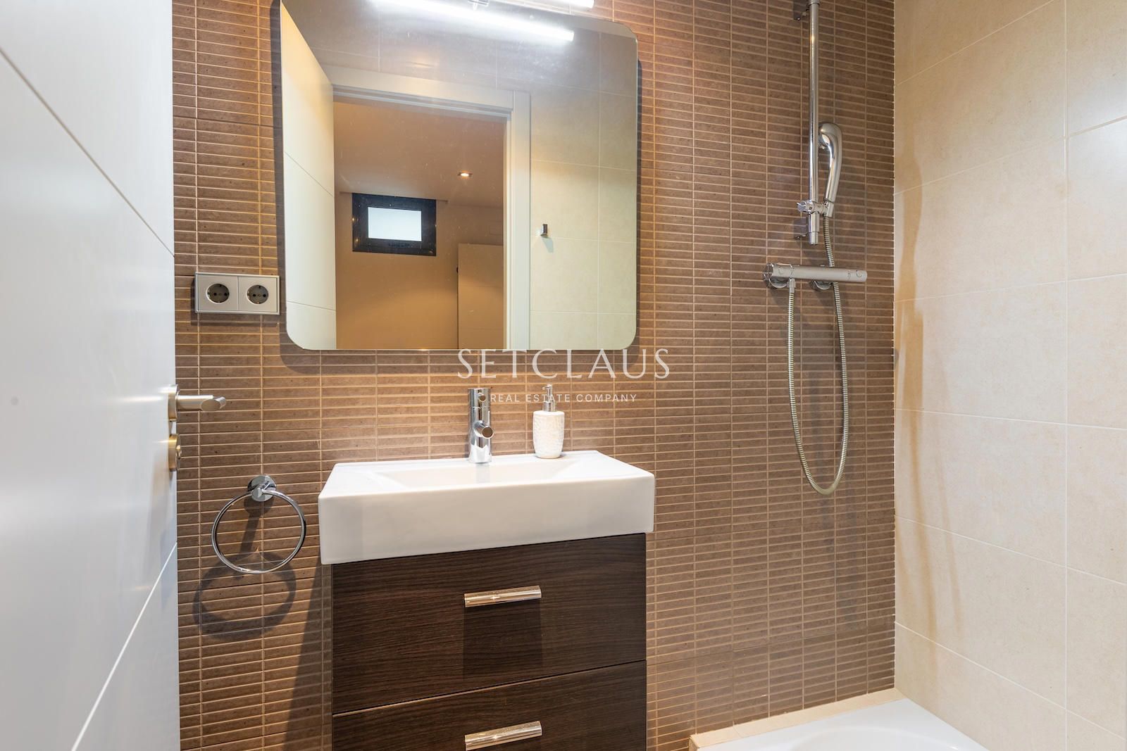 Comprar Amplia, luminosa y bien ubicada foto 41