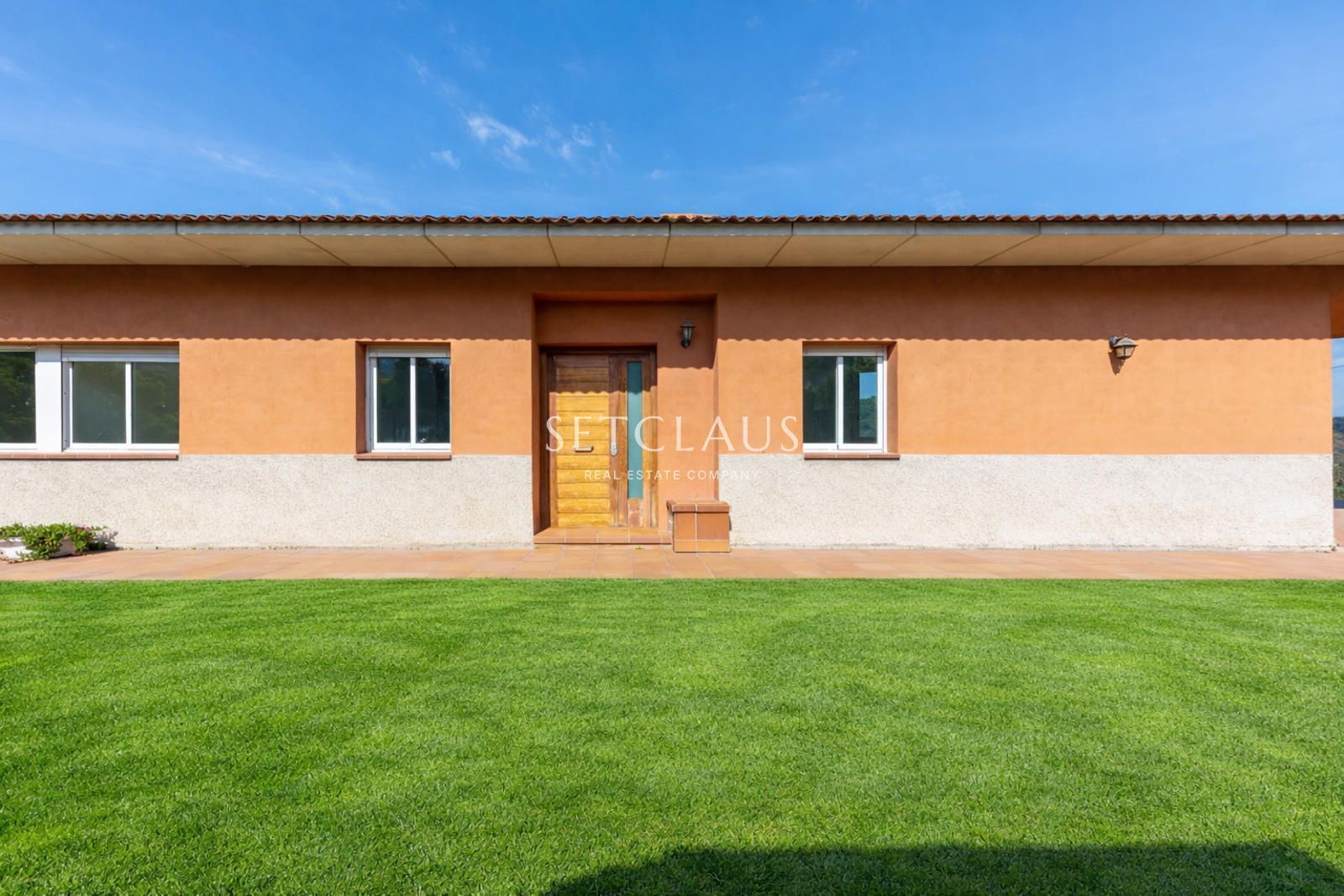 Comprar Chalet independiente en una sola planta y con mucha luz. foto 6