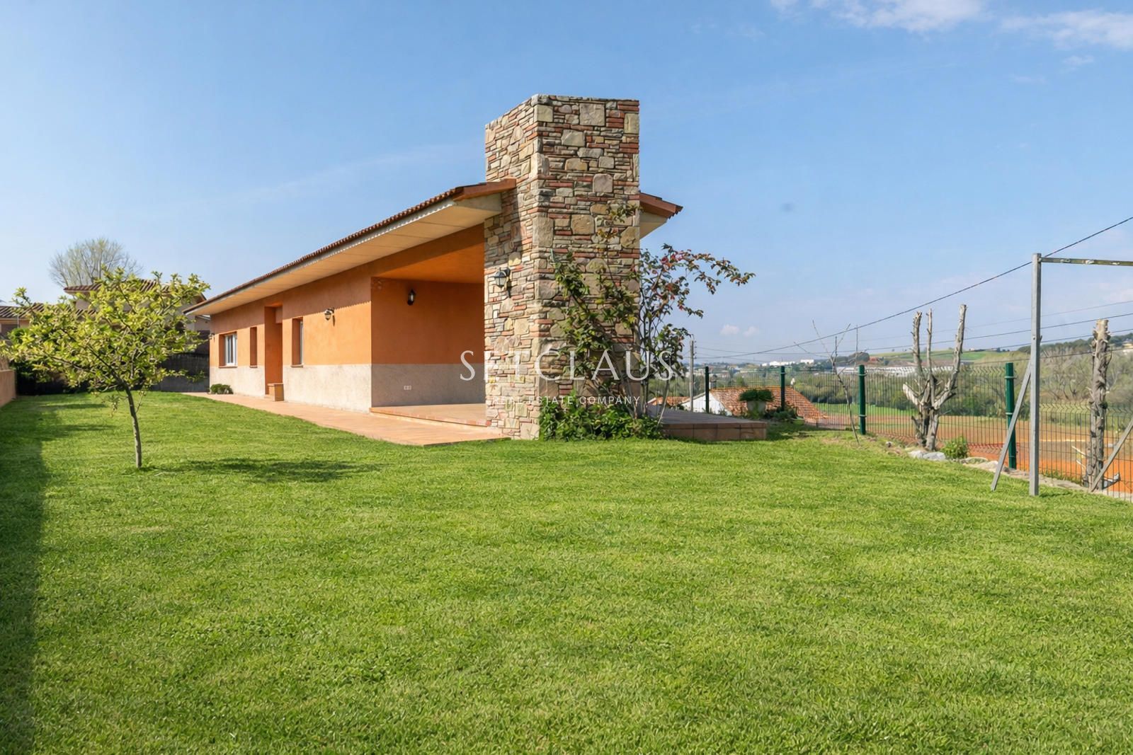 Comprar Chalet independiente en una sola planta y con mucha luz. foto 4