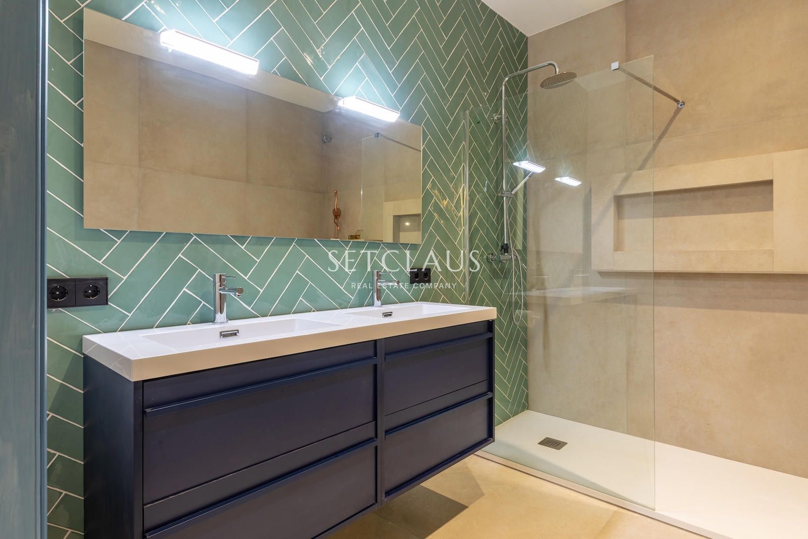 Comprar Espectacular casa de pueblo reformada en el centro de El Masnou foto 42