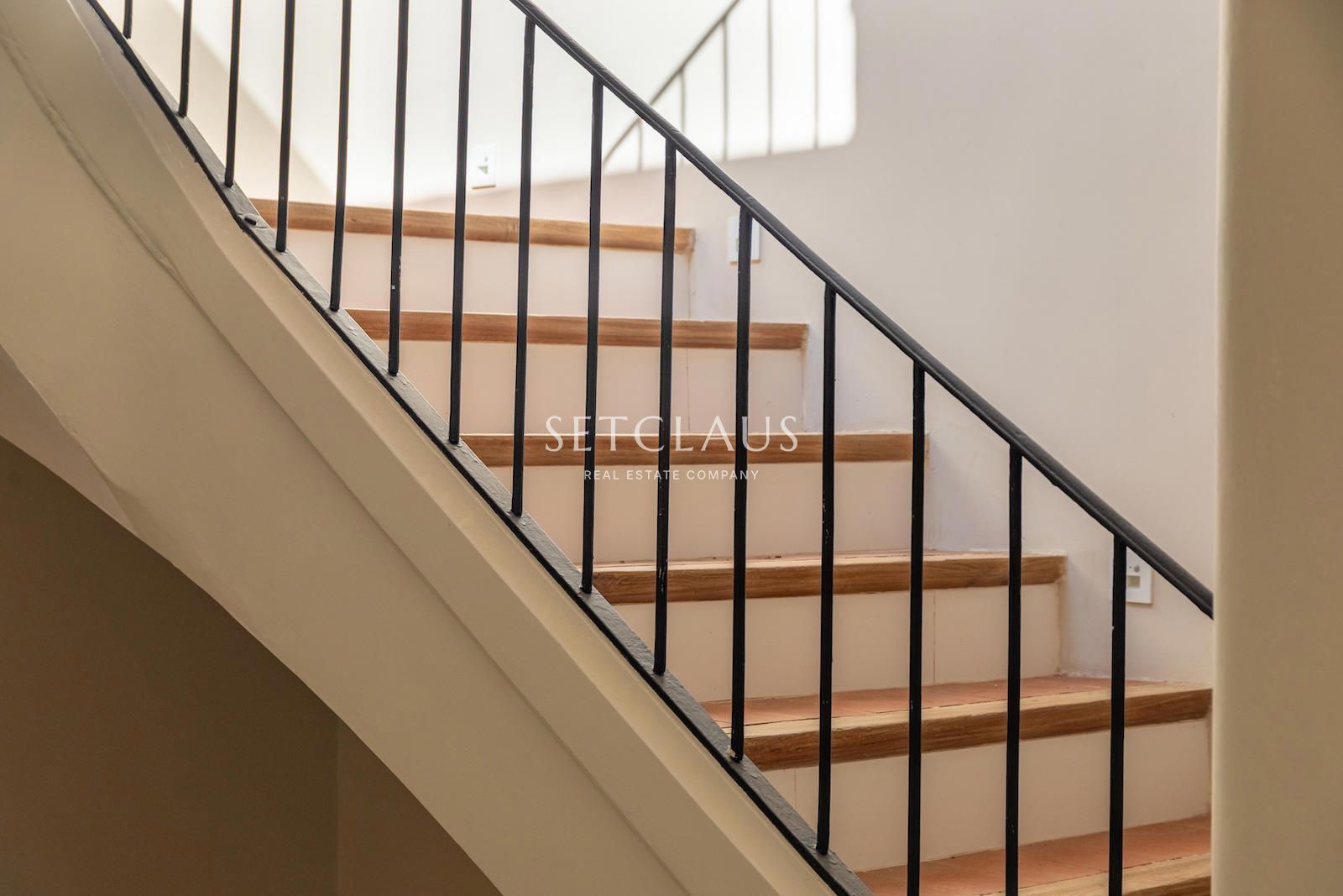 Comprar Espectacular casa de pueblo reformada en el centro de El Masnou foto 54