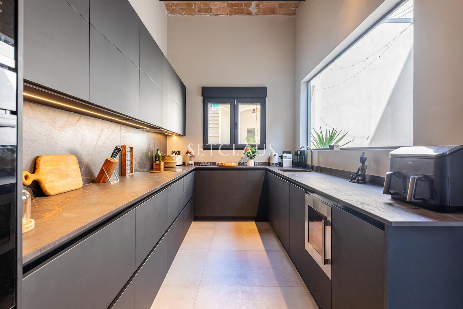 Comprar Espectacular casa de pueblo reformada en el centro de El Masnou foto 33