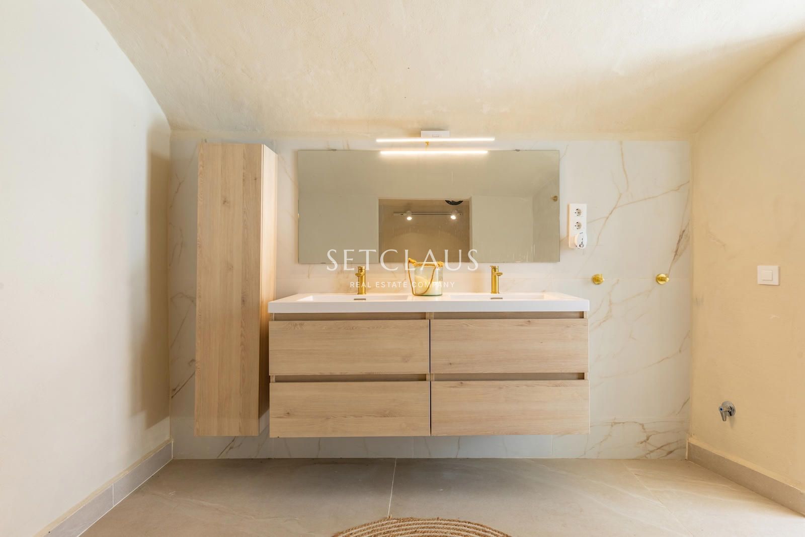 Comprar Espectacular casa de pueblo reformada en el centro de El Masnou foto 12