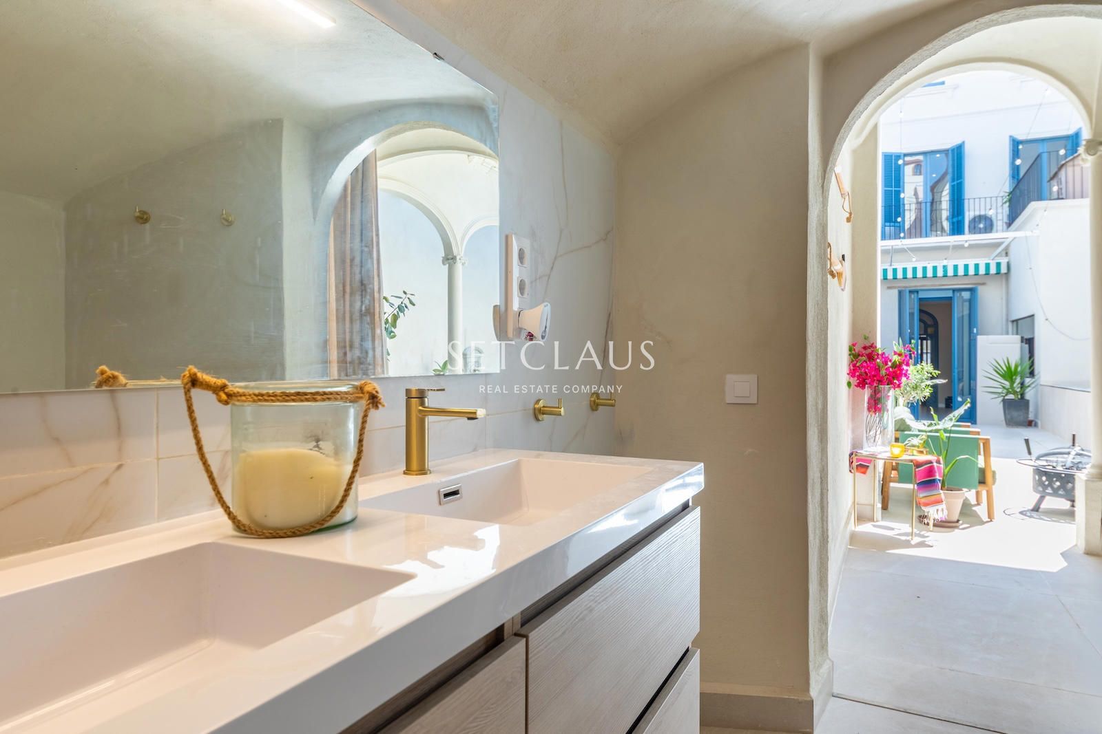 Comprar Espectacular casa de pueblo reformada en el centro de El Masnou foto 11