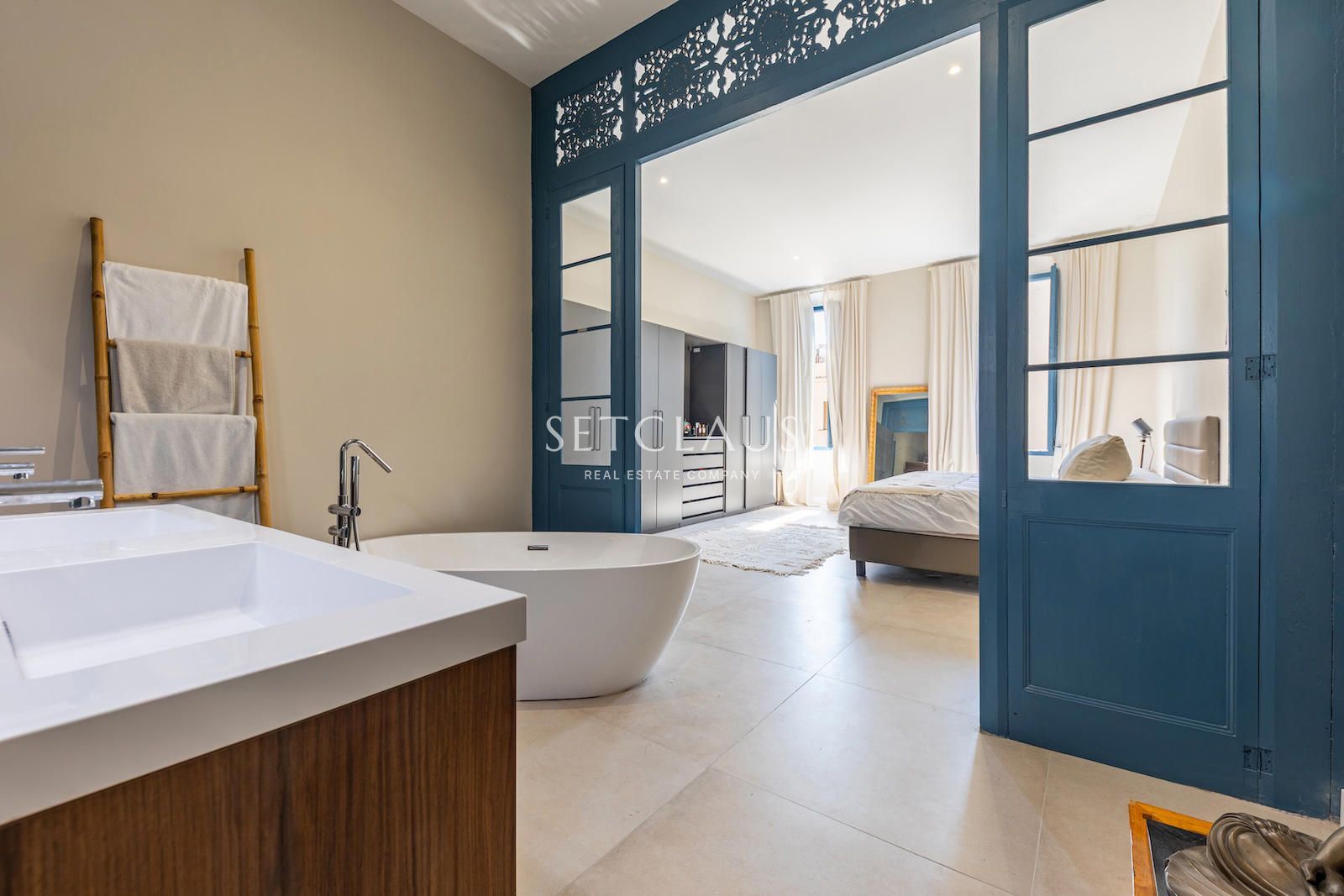 Comprar Espectacular casa de pueblo reformada en el centro de El Masnou foto 49