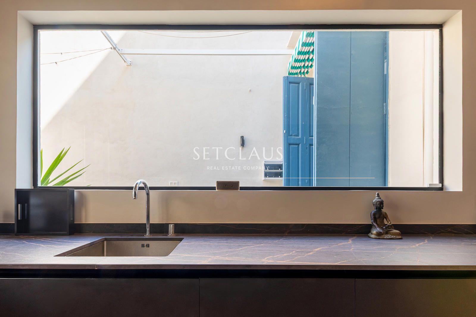 Comprar Espectacular casa de pueblo reformada en el centro de El Masnou foto 35