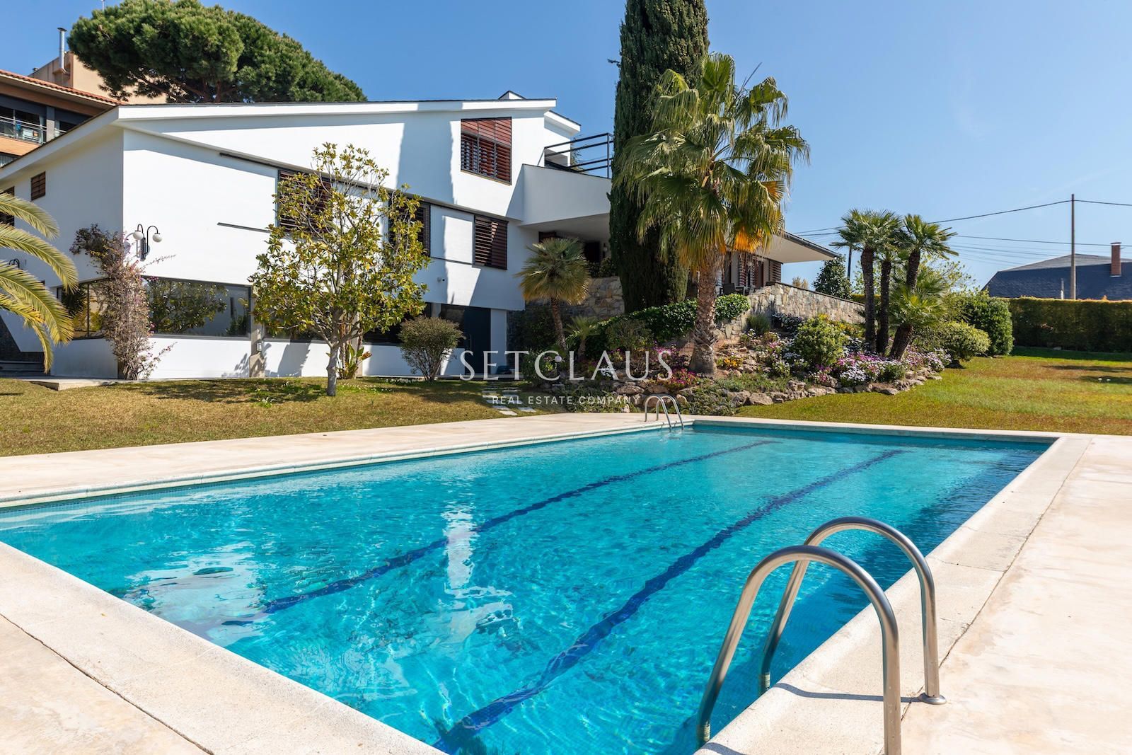 Comprar Xalet amb àmplia parcel·la foto 7